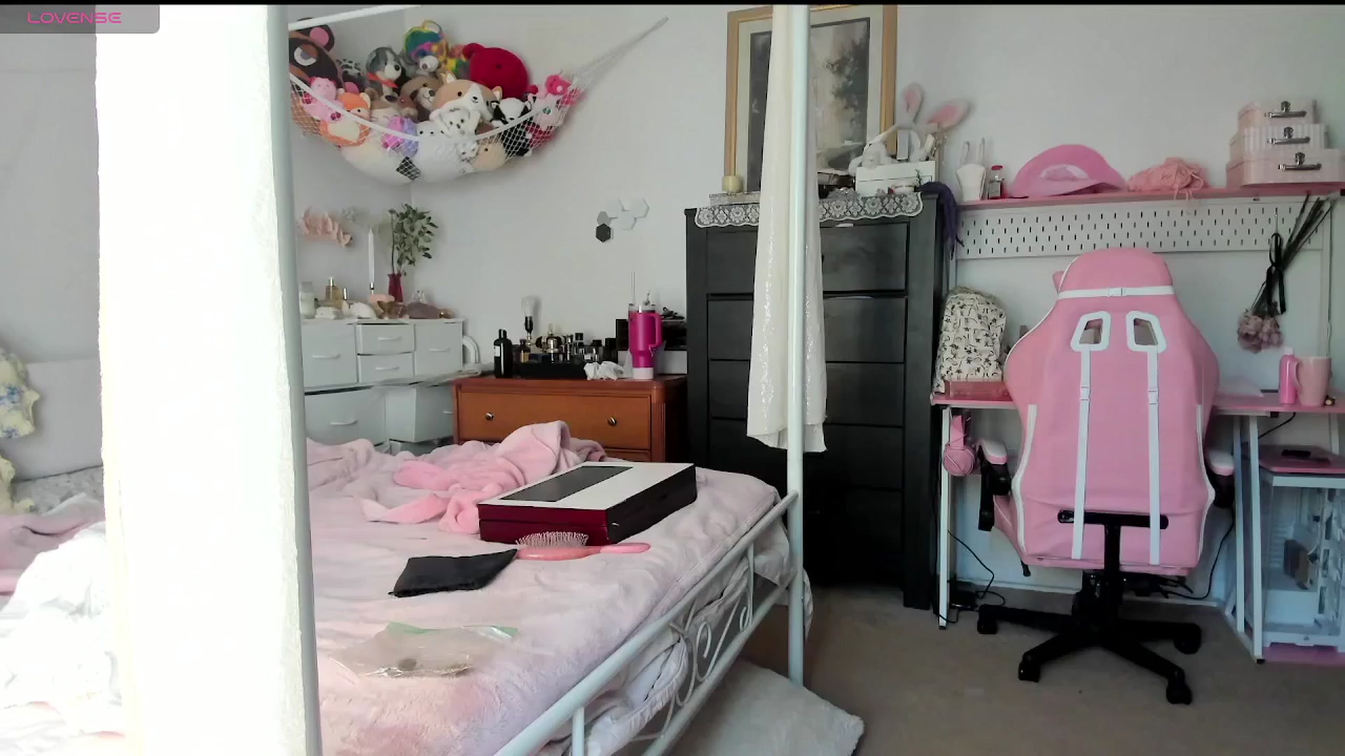Gallery image thumbnail from lolypopbubble's myfreecams stream on, 05/19/2025, 20:30 image 5 of 20