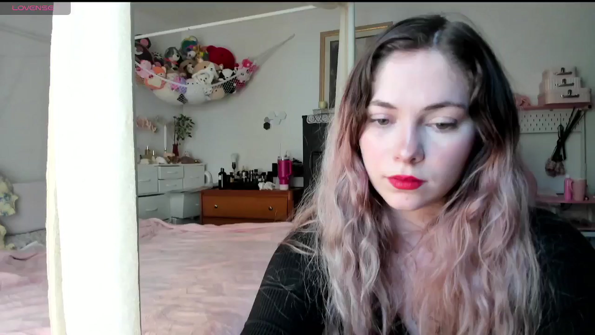 Gallery image thumbnail from lolypopbubble's myfreecams stream on, 05/19/2025, 20:30 image 17 of 20