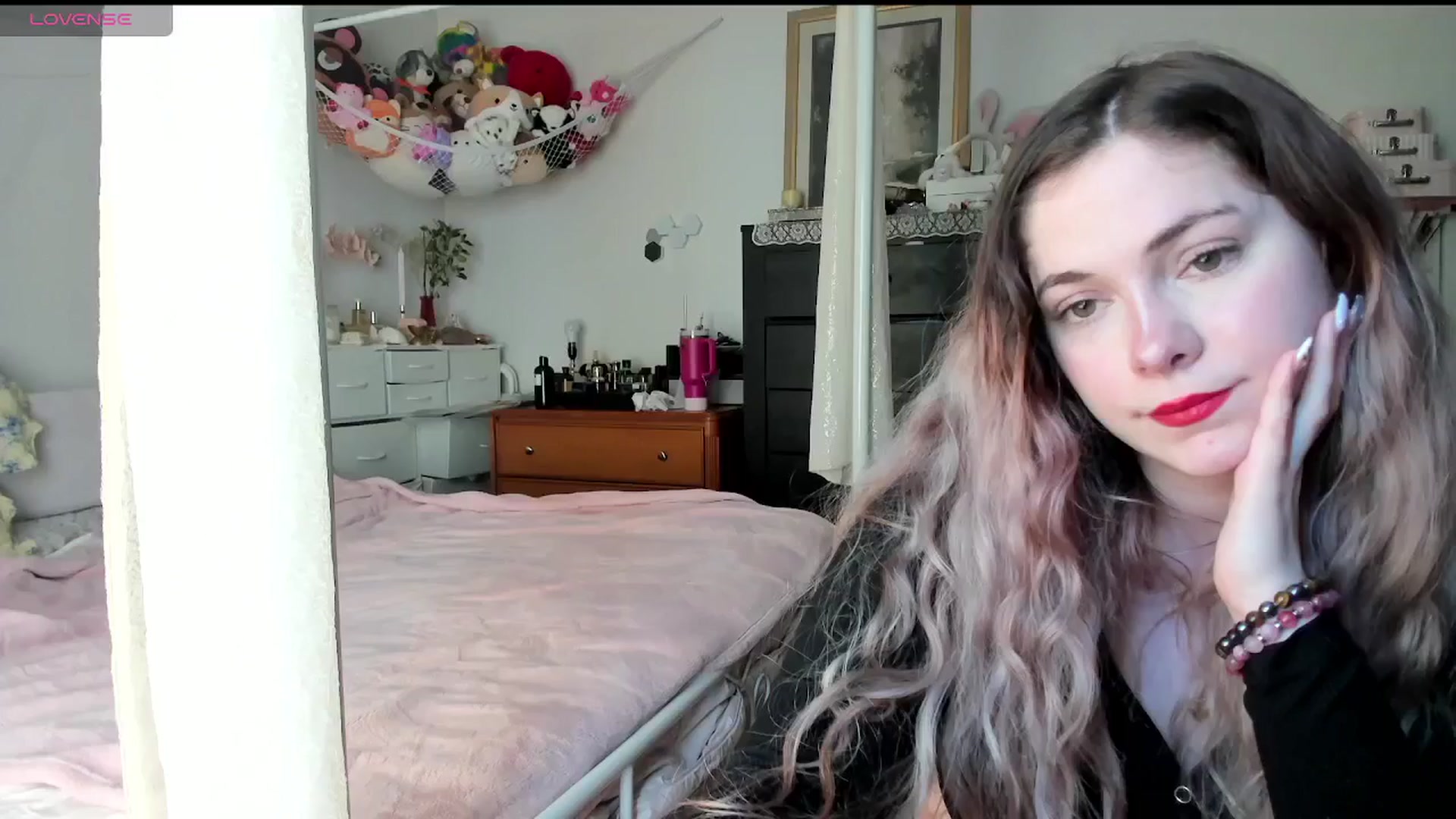 Gallery image thumbnail from lolypopbubble's myfreecams stream on, 05/19/2025, 20:30 image 13 of 20