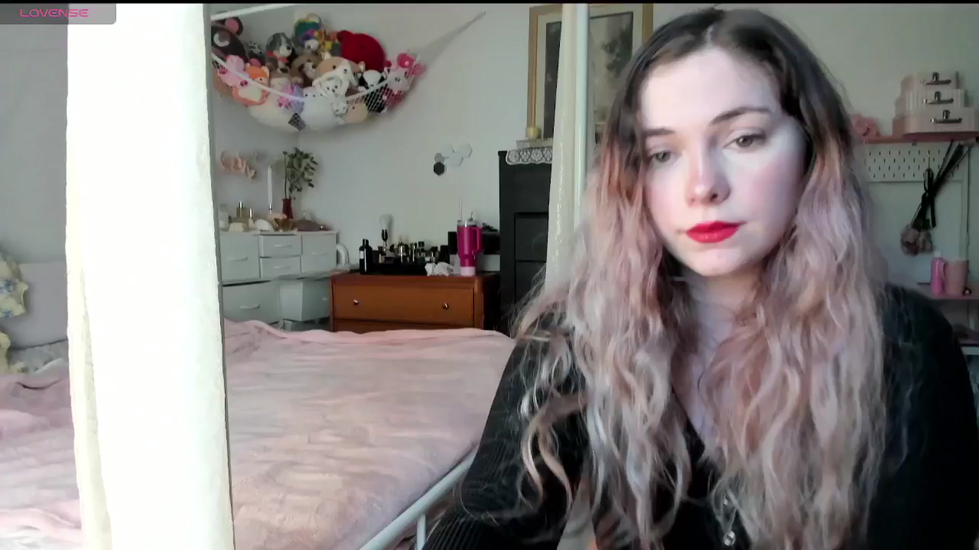 Gallery image thumbnail from lolypopbubble's myfreecams stream on, 05/19/2025, 20:30 image 14 of 20
