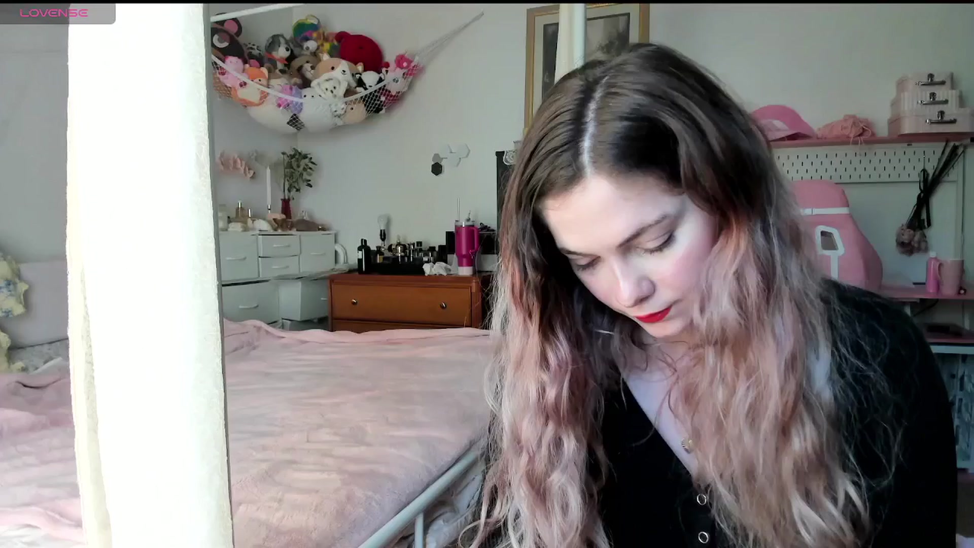 Gallery image thumbnail from lolypopbubble's myfreecams stream on, 05/19/2025, 20:30 image 12 of 20