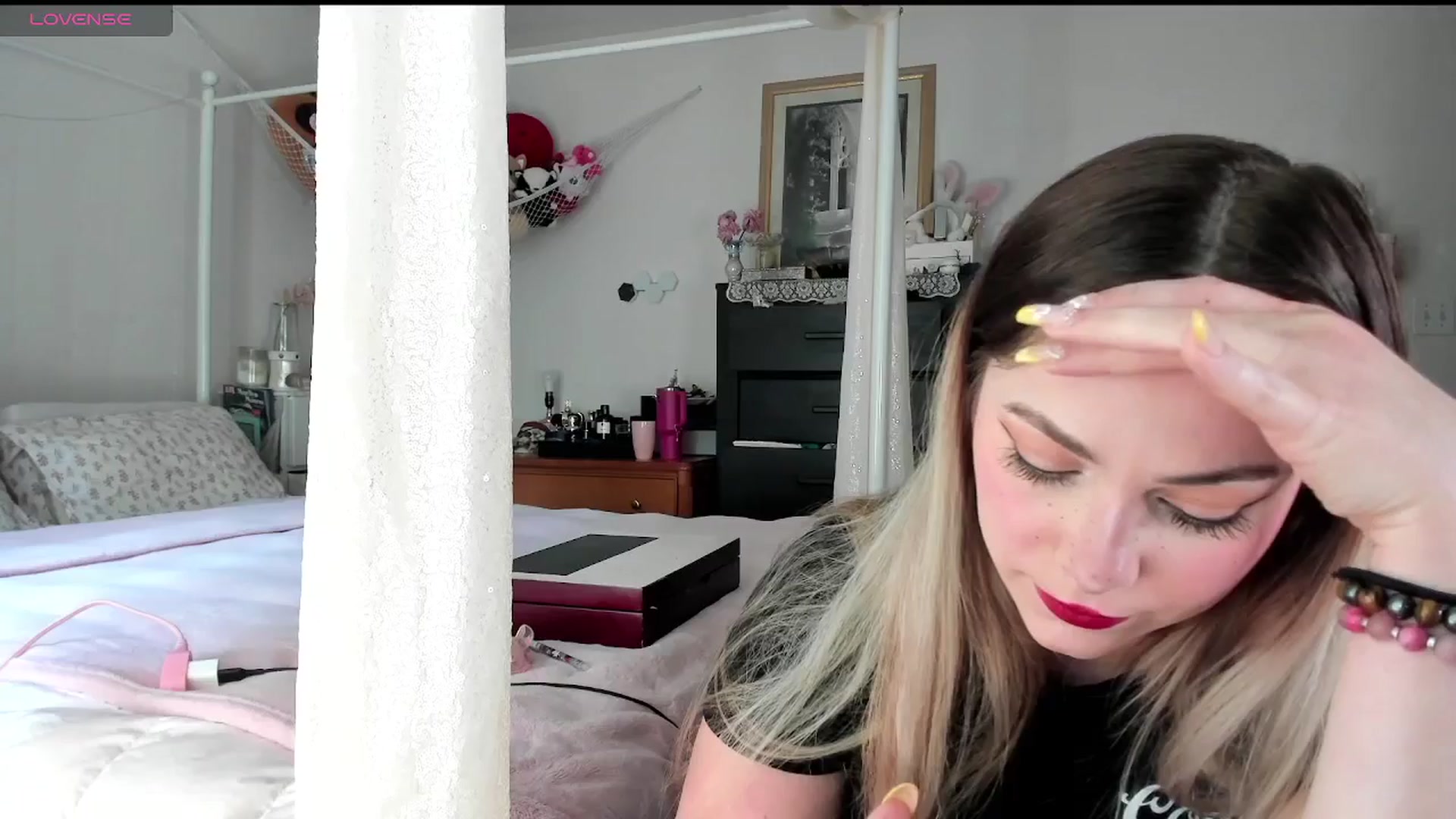 Gallery image thumbnail from lolypopbubble's myfreecams stream on, 06/02/2025, 20:05 image 8 of 20