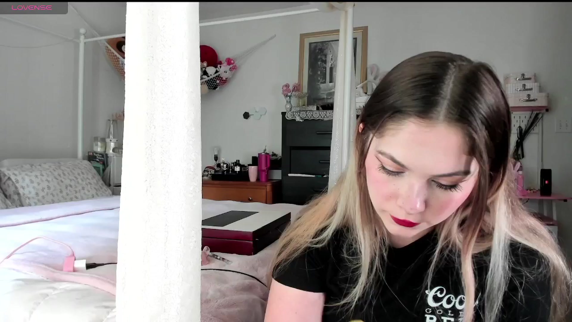 Gallery image thumbnail from lolypopbubble's myfreecams stream on, 06/02/2025, 20:05 image 2 of 20