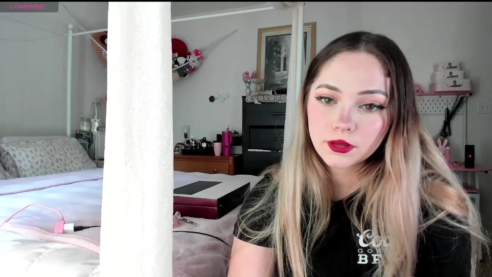 Gallery image thumbnail from lolypopbubble's myfreecams stream on, 06/02/2025, 20:05 image 9 of 20
