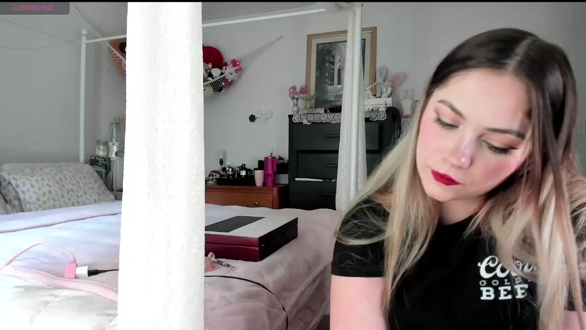 Gallery image thumbnail from lolypopbubble's myfreecams stream on, 06/02/2025, 20:05 image 7 of 20
