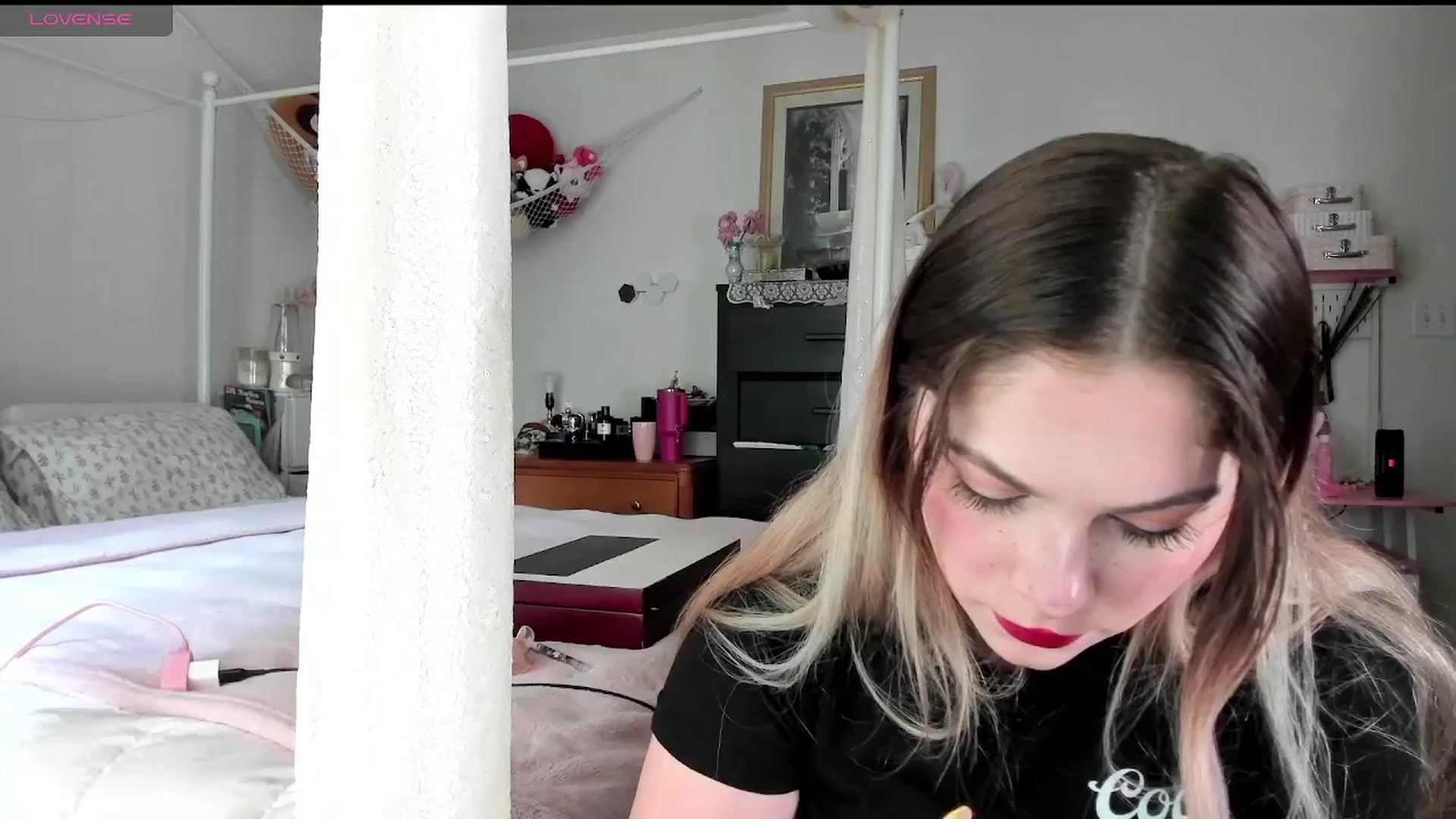 Gallery image thumbnail from lolypopbubble's myfreecams stream on, 06/02/2025, 20:05 image 1 of 20