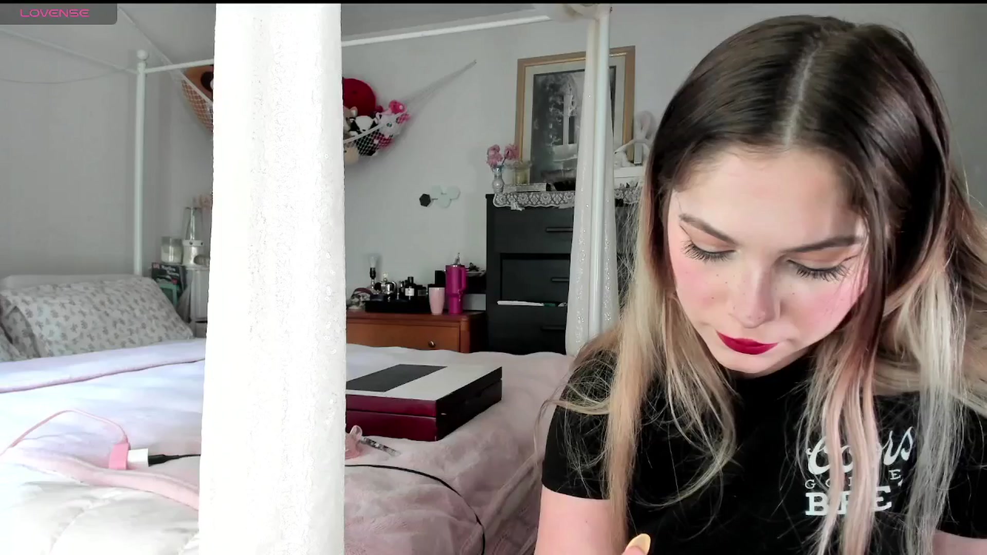 Gallery image thumbnail from lolypopbubble's myfreecams stream on, 06/02/2025, 20:05 image 3 of 20