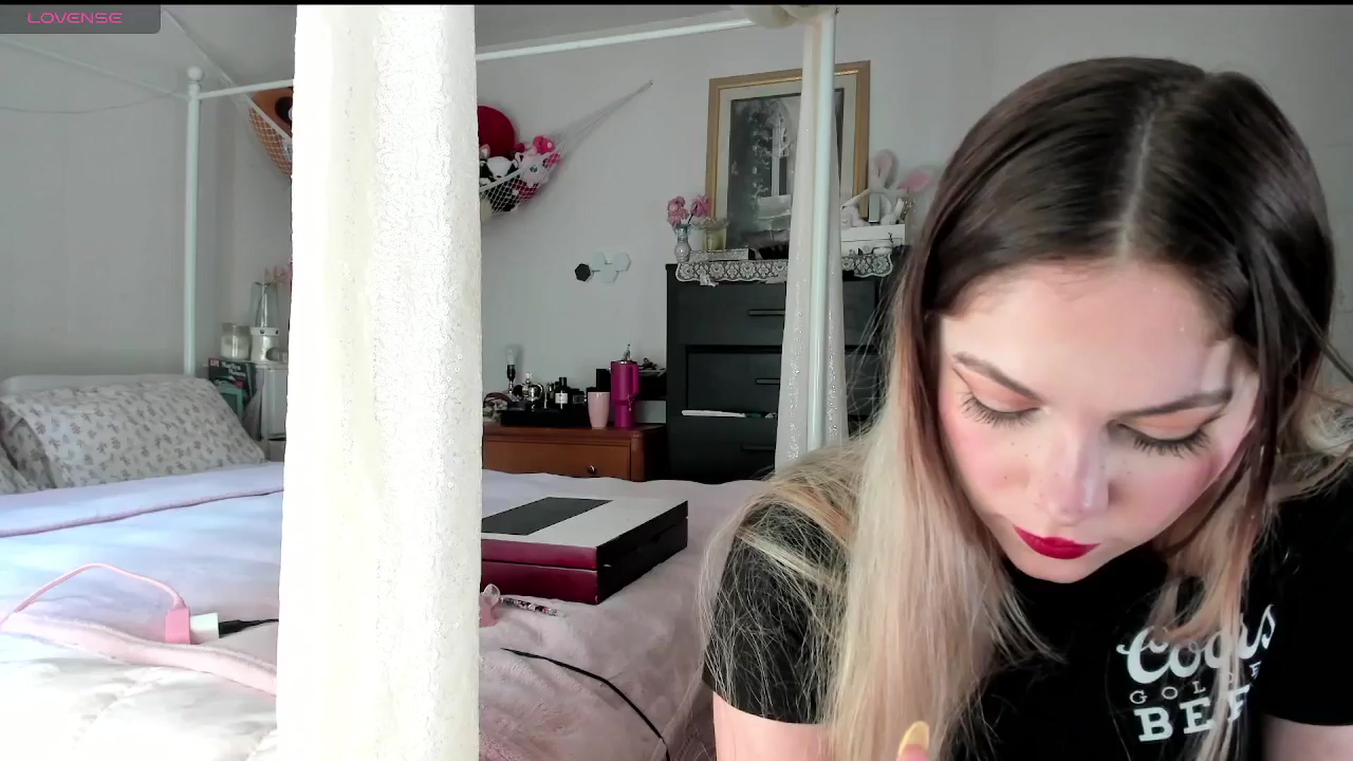 Gallery image thumbnail from lolypopbubble's myfreecams stream on, 06/02/2025, 20:05 image 14 of 20