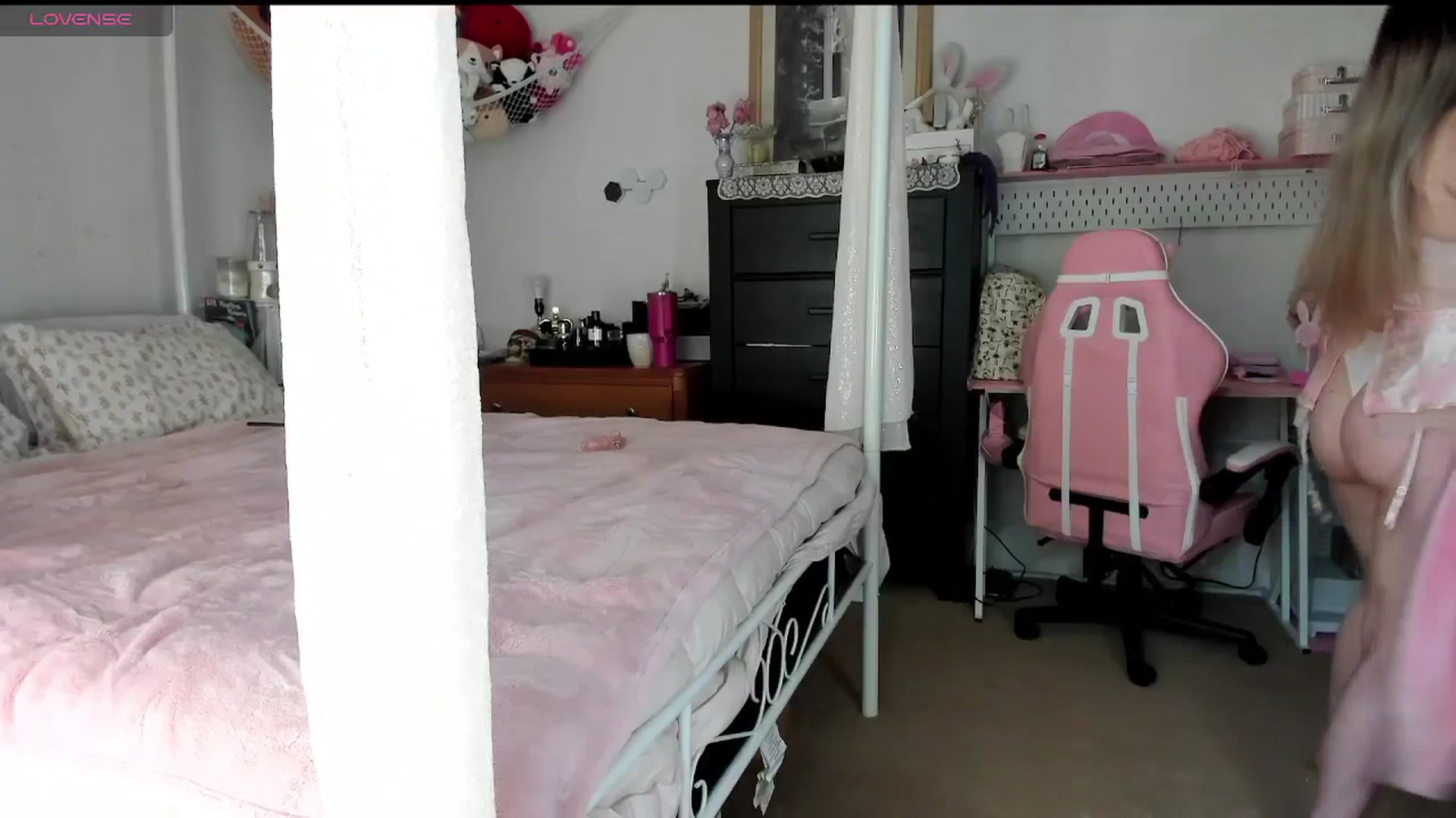 Gallery image thumbnail from lolypopbubble's myfreecams stream on, 06/03/2025, 19:47 image 19 of 20