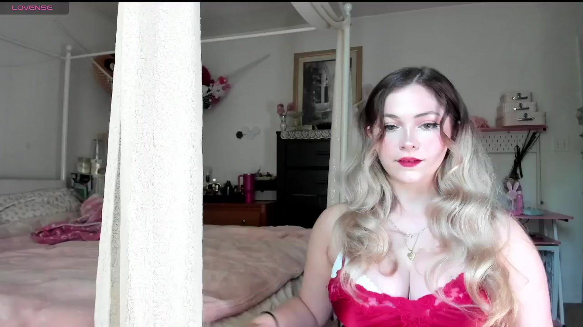 Gallery image thumbnail from lolypopbubble's myfreecams stream on, 06/05/2025, 16:57 image 1 of 20