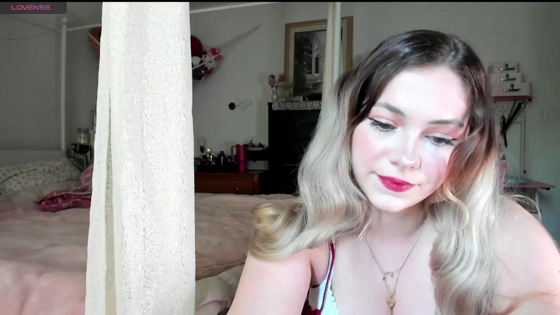 Gallery image thumbnail from lolypopbubble's myfreecams stream on, 06/05/2025, 16:57 image 3 of 20