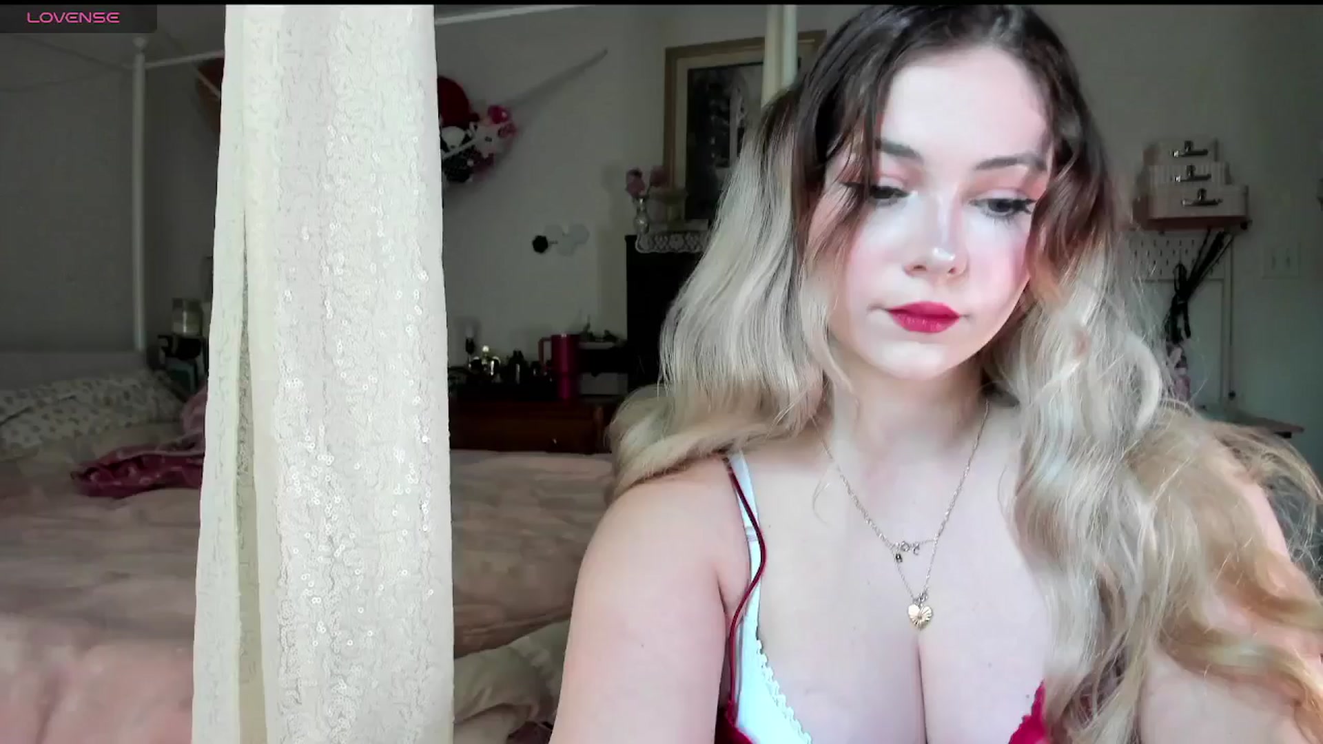 Gallery image thumbnail from lolypopbubble's myfreecams stream on, 06/05/2025, 16:57 image 2 of 20