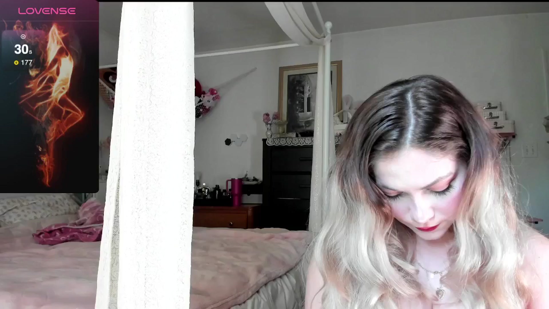 Gallery image thumbnail from lolypopbubble's myfreecams stream on, 06/05/2025, 16:57 image 18 of 20