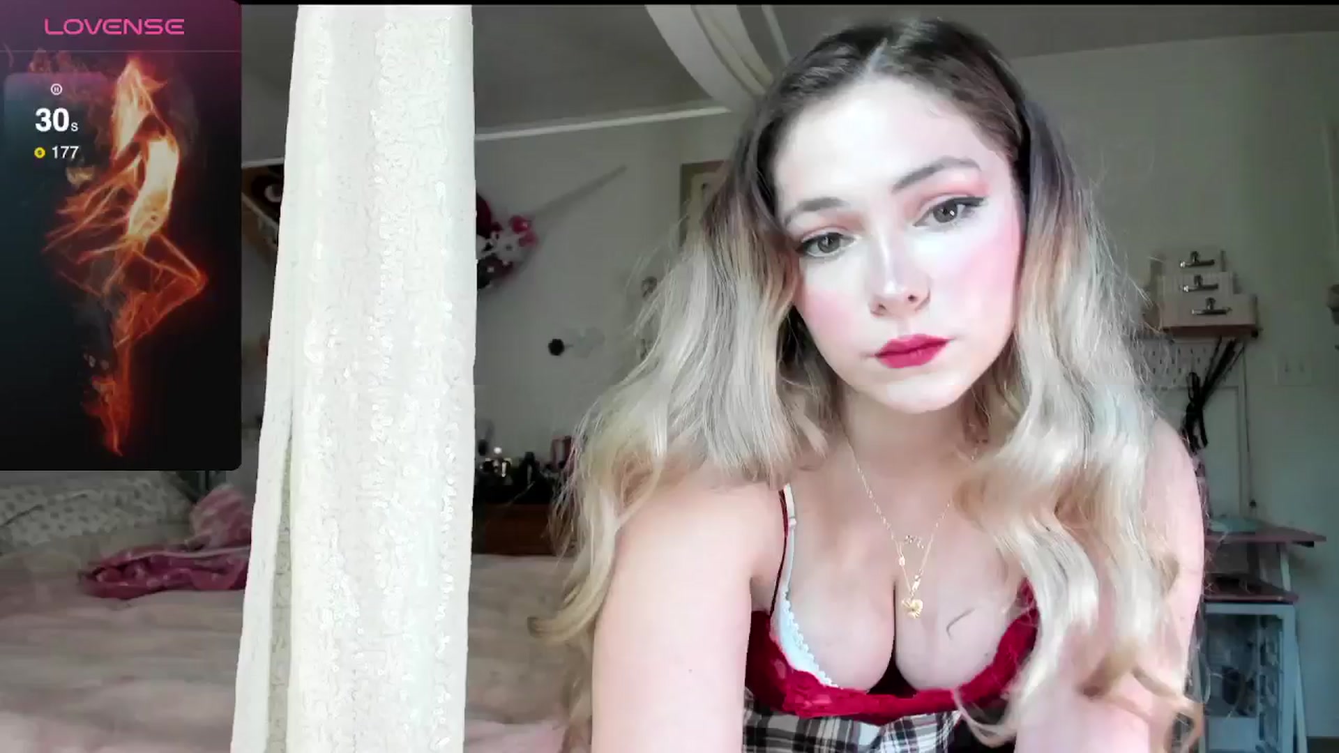 Gallery image thumbnail from lolypopbubble's myfreecams stream on, 06/05/2025, 16:57 image 15 of 20
