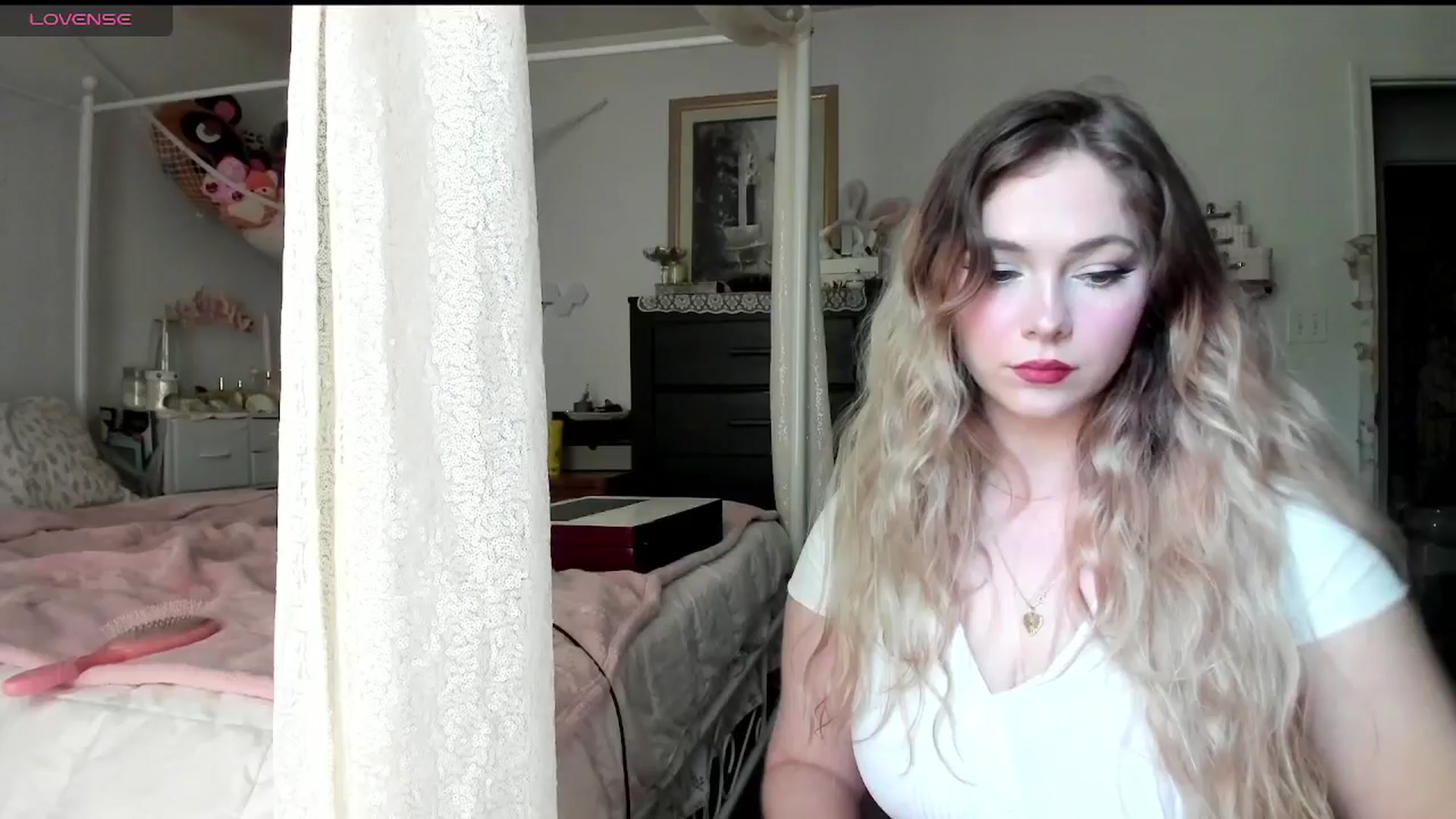Gallery image thumbnail from lolypopbubble's myfreecams stream on, 06/12/2025, 19:19 image 1 of 20