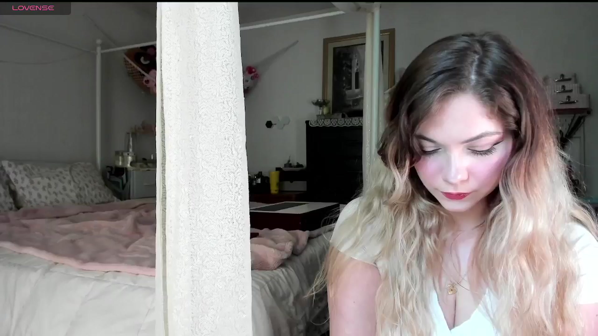 Gallery image thumbnail from lolypopbubble's myfreecams stream on, 06/12/2025, 19:19 image 9 of 20
