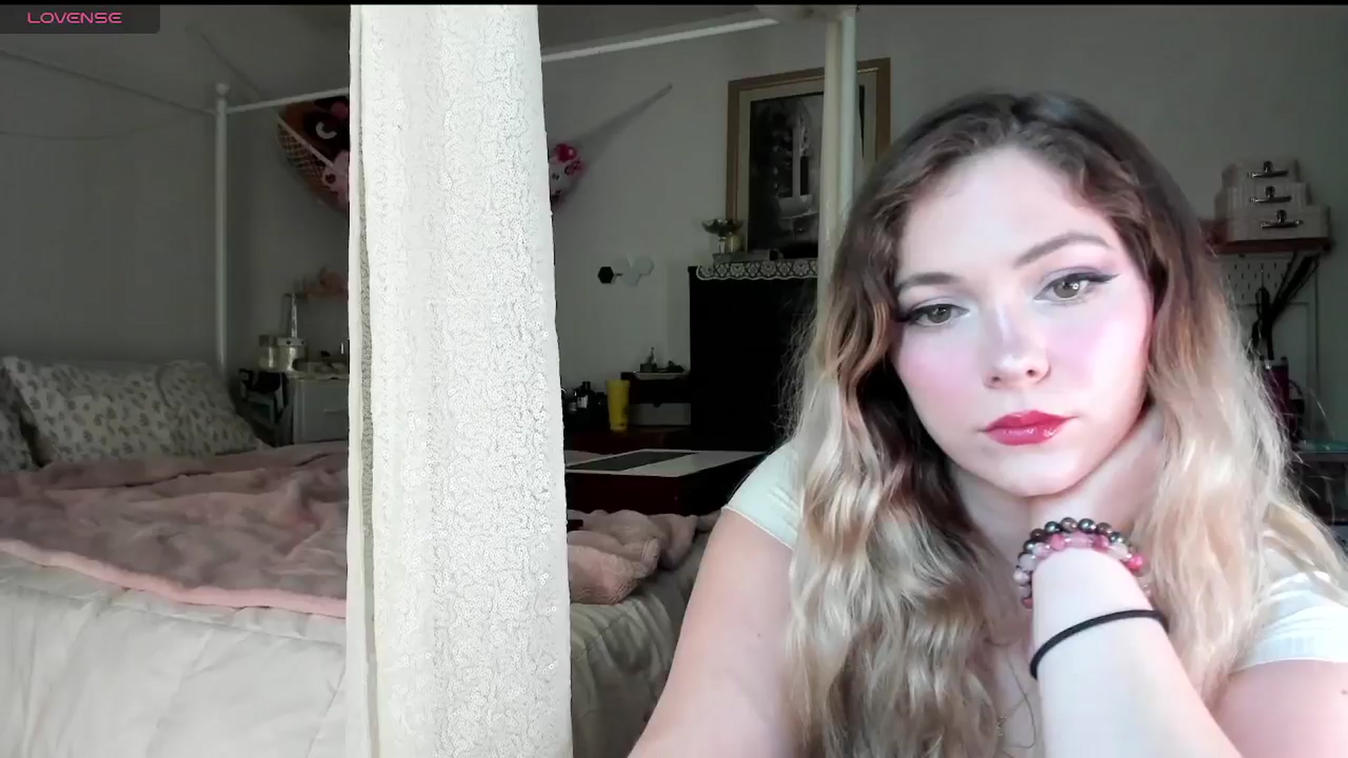 Gallery image thumbnail from lolypopbubble's myfreecams stream on, 06/12/2025, 19:19 image 12 of 20