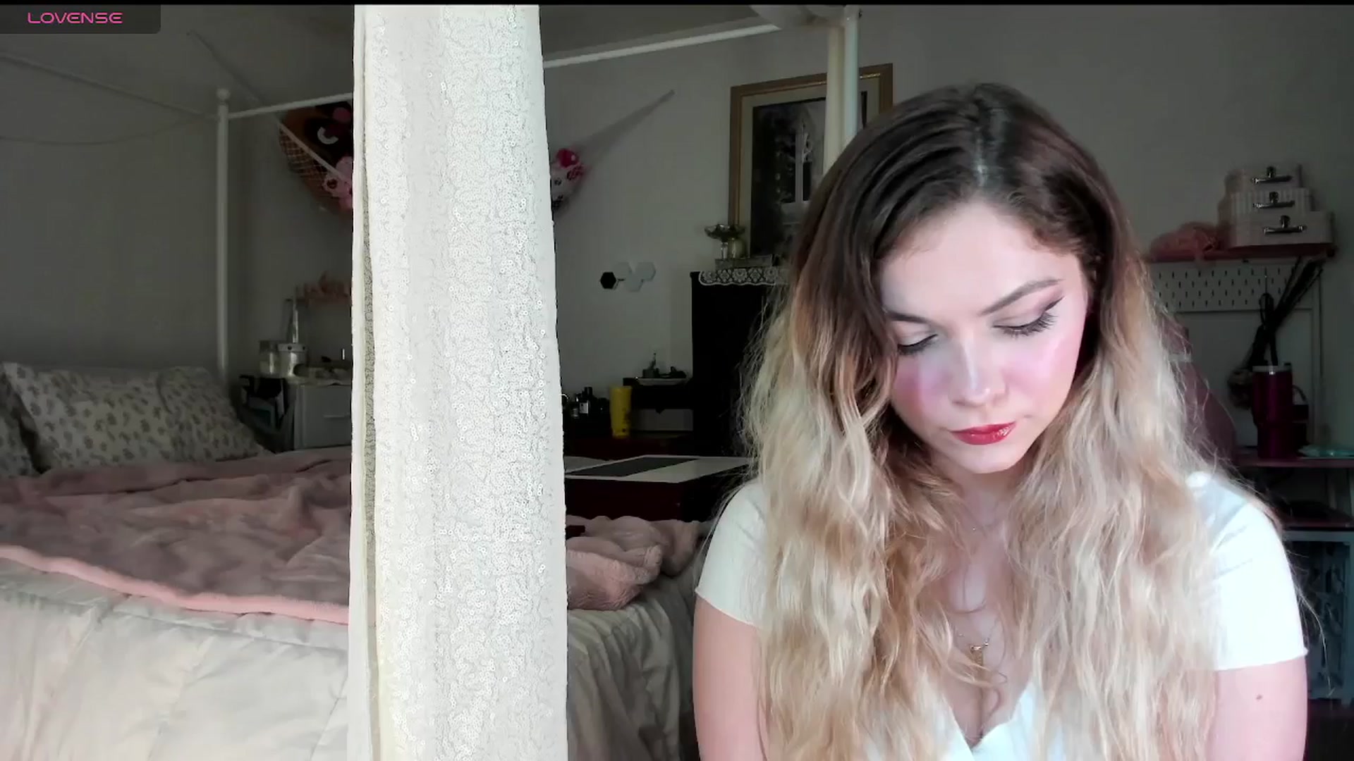 Gallery image thumbnail from lolypopbubble's myfreecams stream on, 06/12/2025, 19:19 image 17 of 20