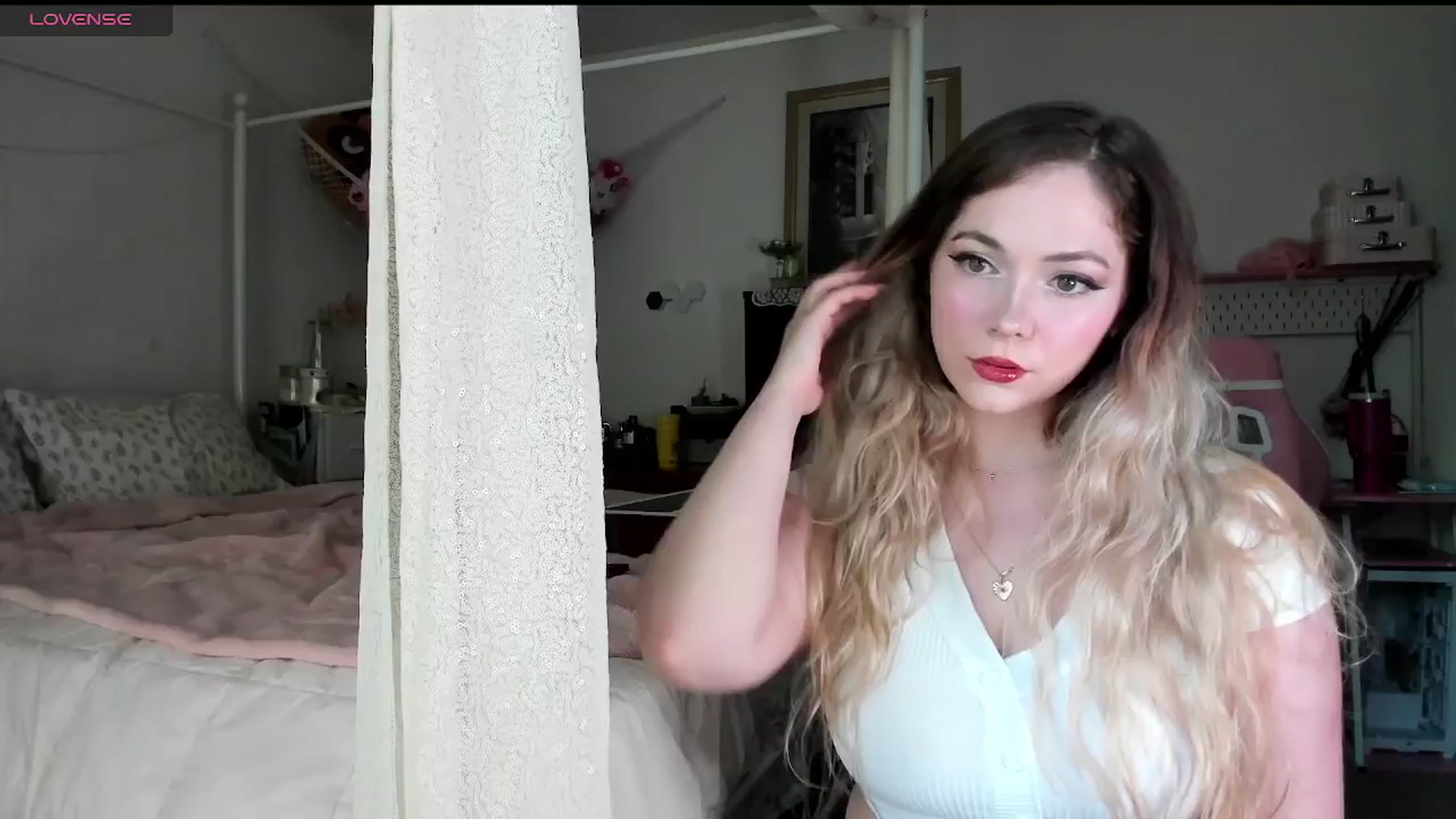 Gallery image thumbnail from lolypopbubble's myfreecams stream on, 06/12/2025, 19:19 image 6 of 20