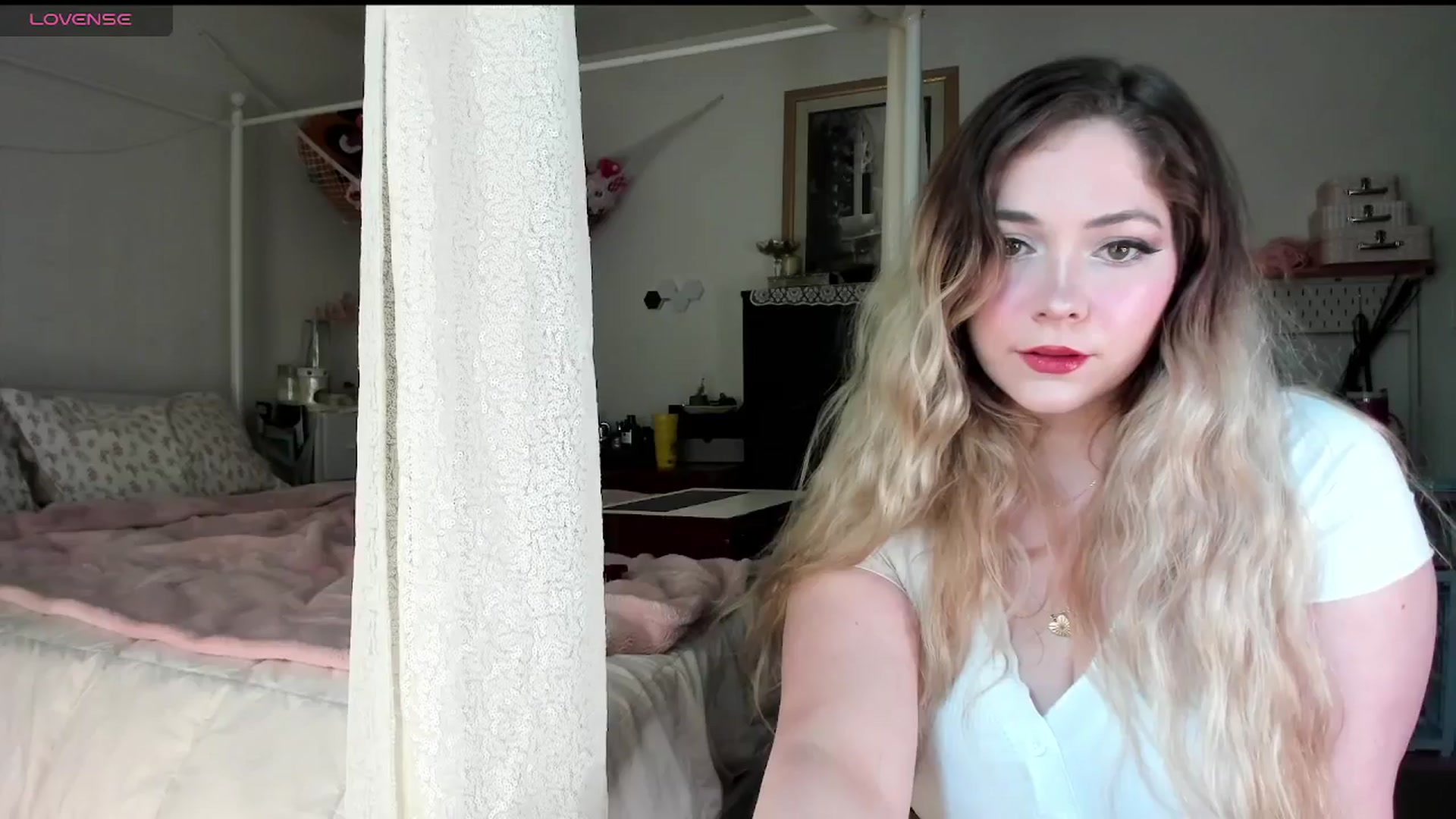Gallery image thumbnail from lolypopbubble's myfreecams stream on, 06/12/2025, 19:19 image 18 of 20