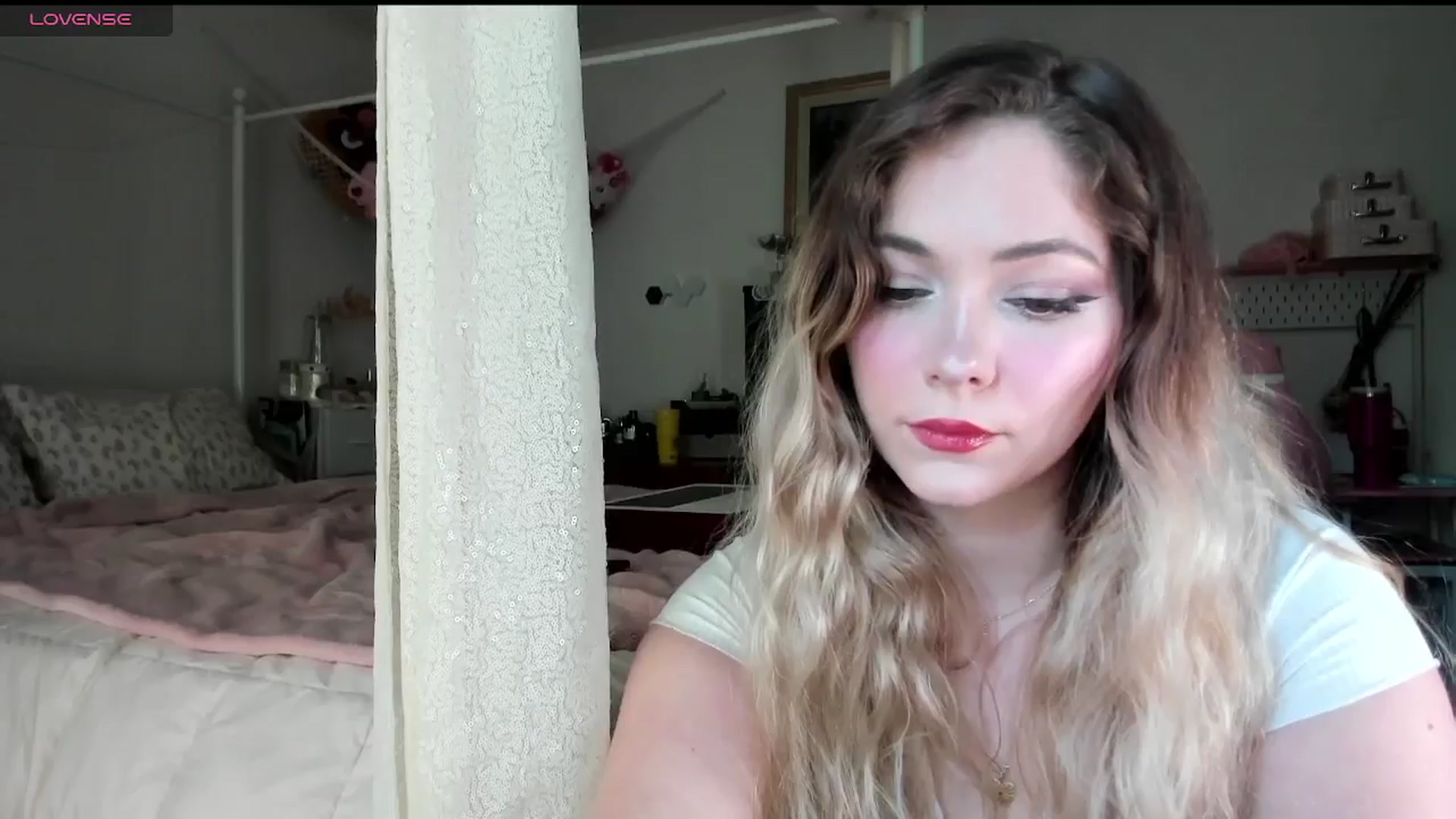 Gallery image thumbnail from lolypopbubble's myfreecams stream on, 06/12/2025, 19:19 image 13 of 20