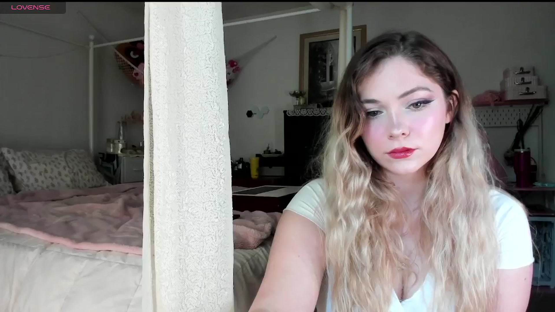 Gallery image thumbnail from lolypopbubble's myfreecams stream on, 06/12/2025, 19:19 image 15 of 20