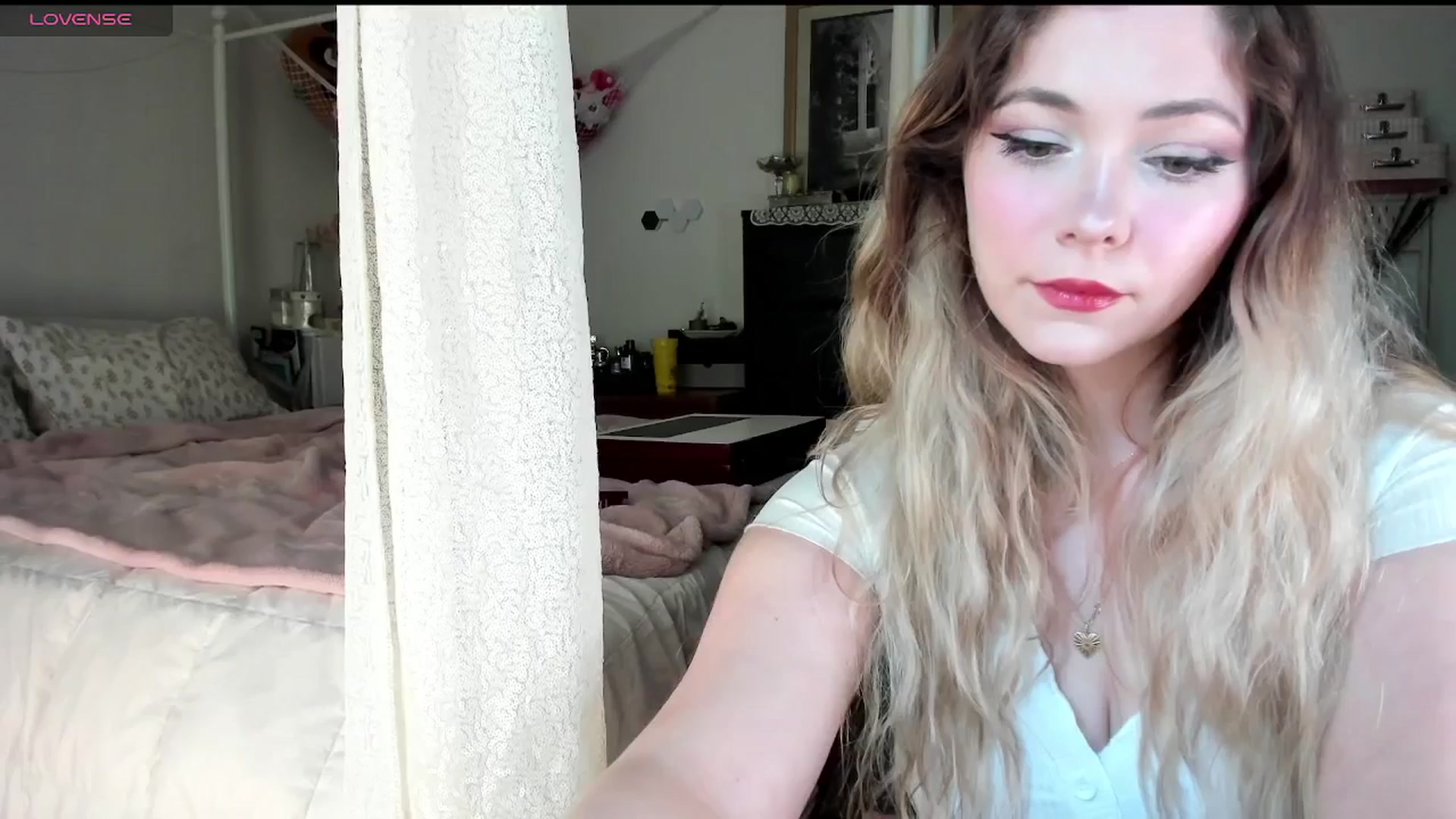 Gallery image thumbnail from lolypopbubble's myfreecams stream on, 06/12/2025, 19:19 image 20 of 20