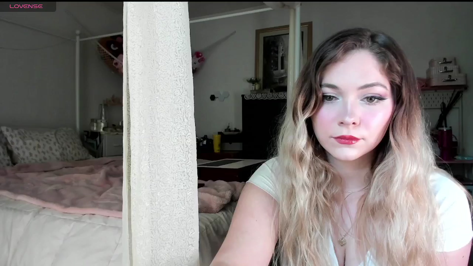 Gallery image thumbnail from lolypopbubble's myfreecams stream on, 06/12/2025, 19:19 image 10 of 20