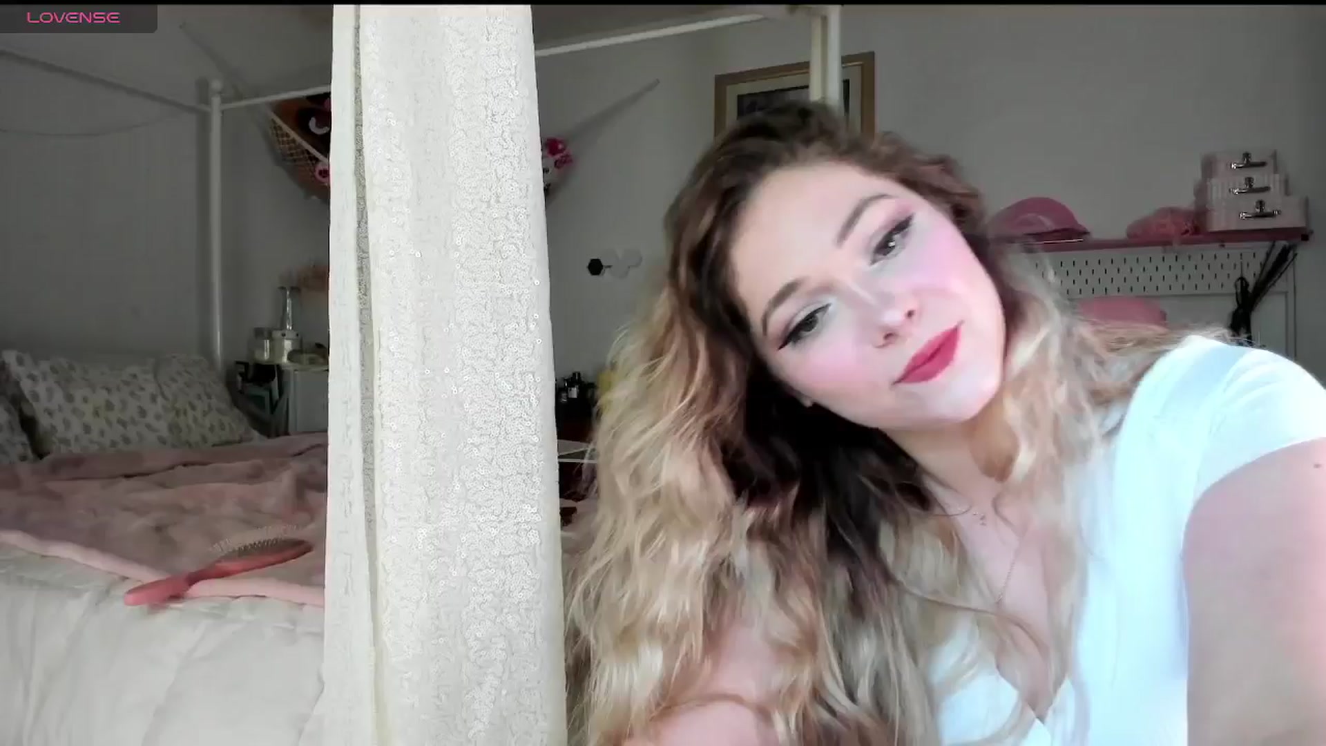 Gallery image thumbnail from lolypopbubble's myfreecams stream on, 06/12/2025, 19:19 image 3 of 20