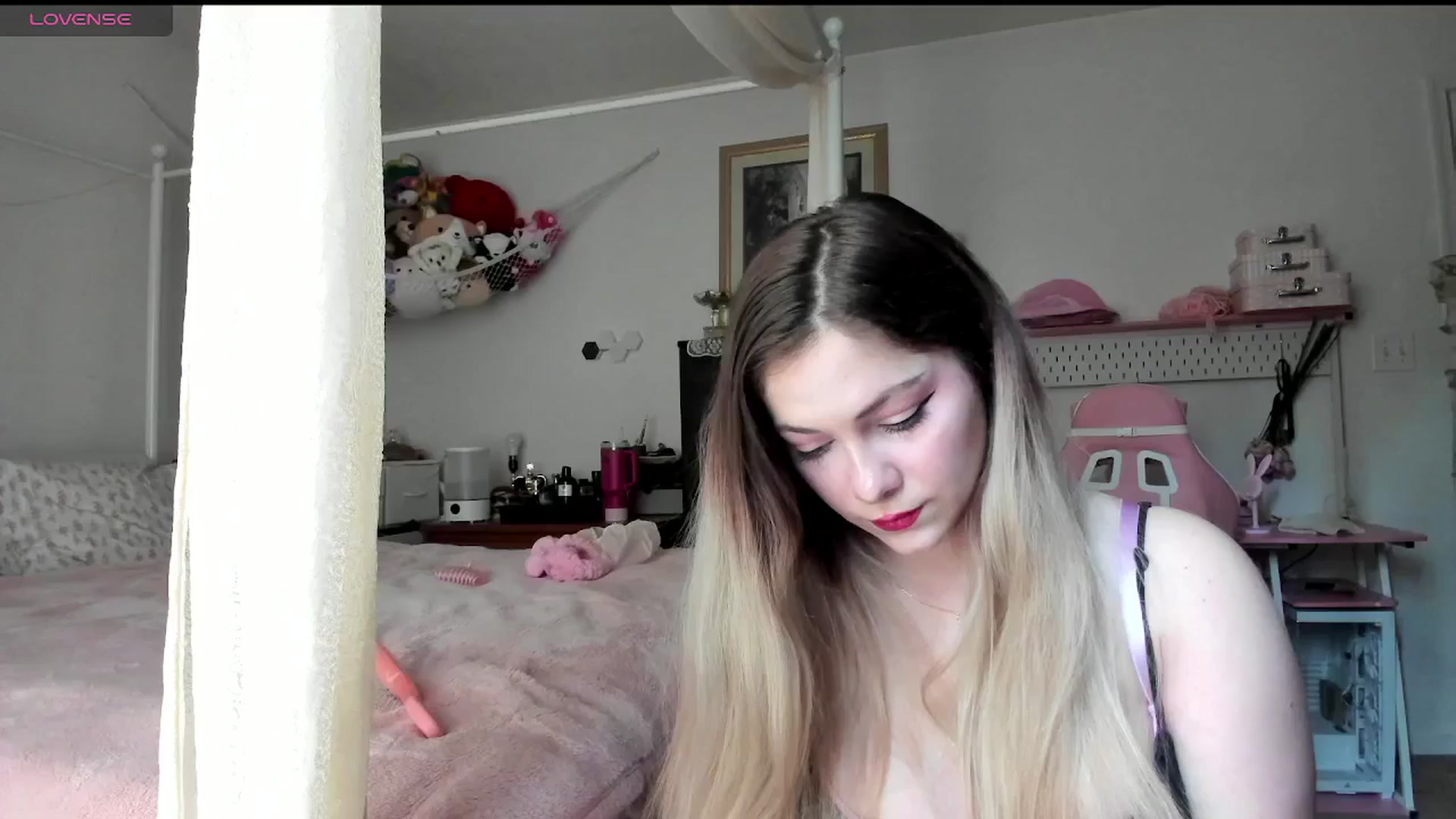 Gallery image thumbnail from lolypopbubble's myfreecams stream on, 06/16/2025, 19:05 image 5 of 20
