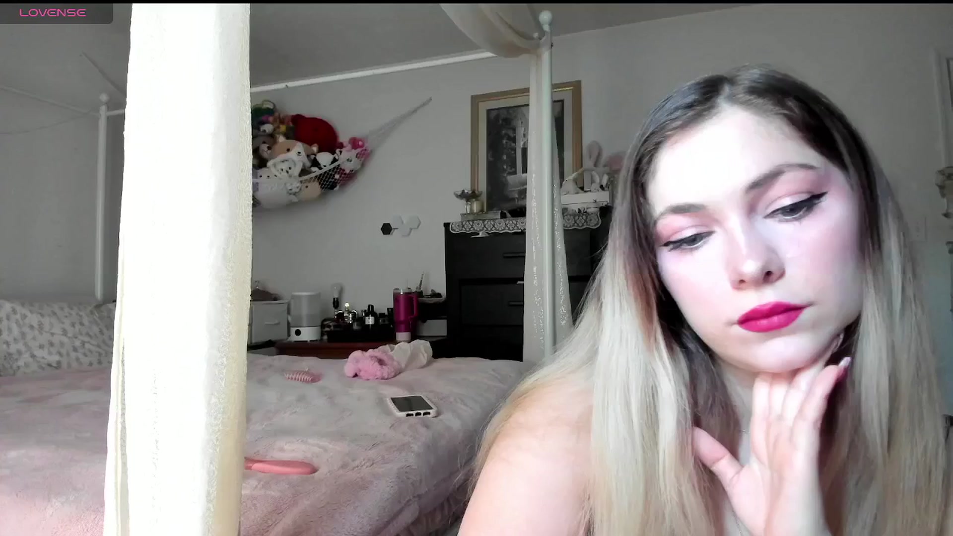 Gallery image thumbnail from lolypopbubble's myfreecams stream on, 06/16/2025, 19:05 image 3 of 20