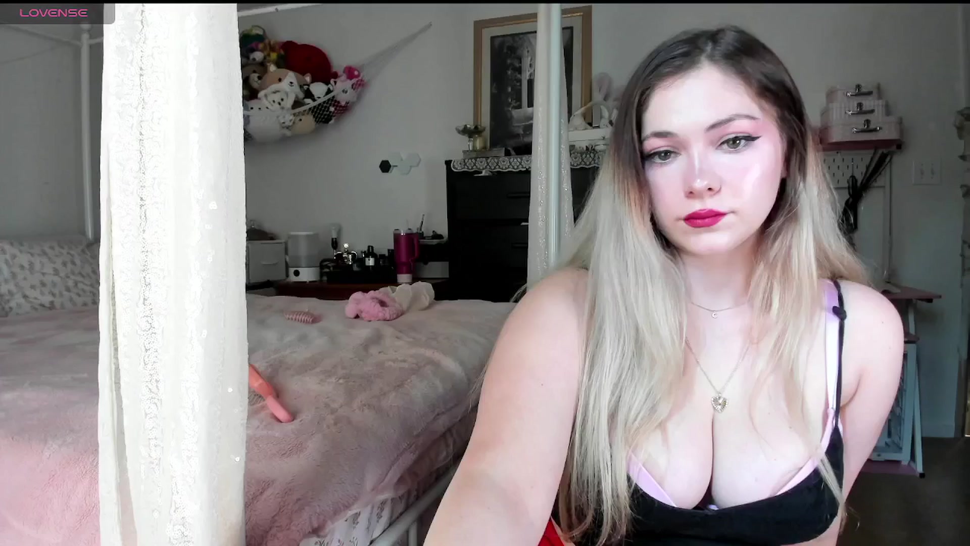 Gallery image thumbnail from lolypopbubble's myfreecams stream on, 06/16/2025, 19:05 image 11 of 20
