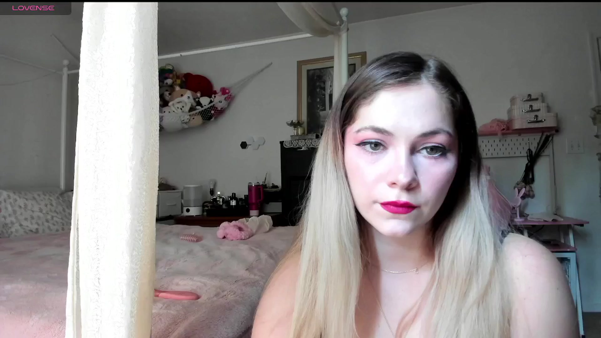 Gallery image thumbnail from lolypopbubble's myfreecams stream on, 06/16/2025, 19:05 image 2 of 20