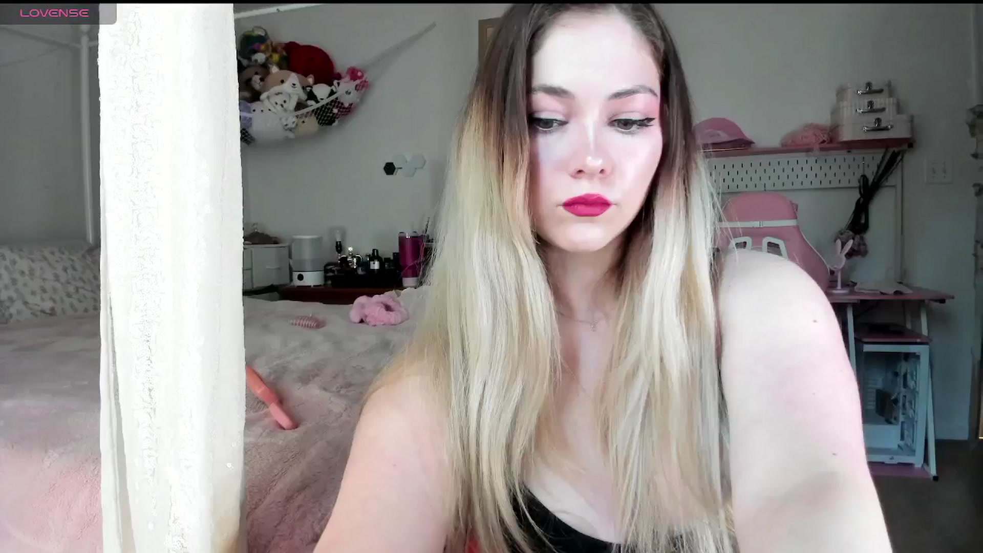 Gallery image thumbnail from lolypopbubble's myfreecams stream on, 06/16/2025, 19:05 image 8 of 20