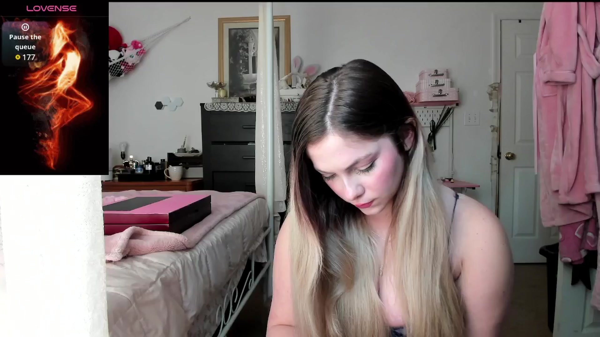 Gallery image thumbnail from lolypopbubble's myfreecams stream on, 06/17/2025, 21:08 image 4 of 20