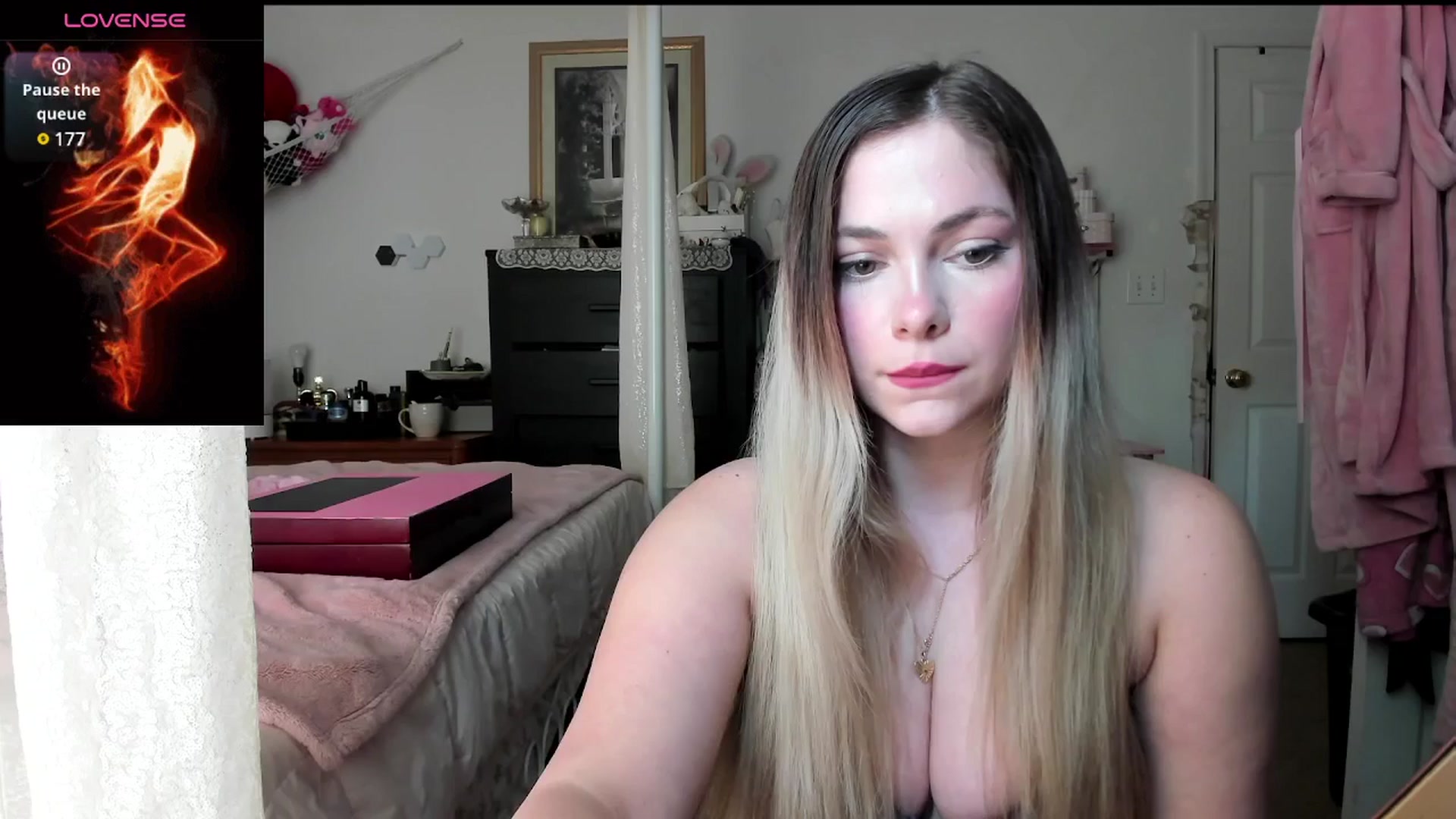 Gallery image thumbnail from lolypopbubble's myfreecams stream on, 06/17/2025, 21:08 image 3 of 20