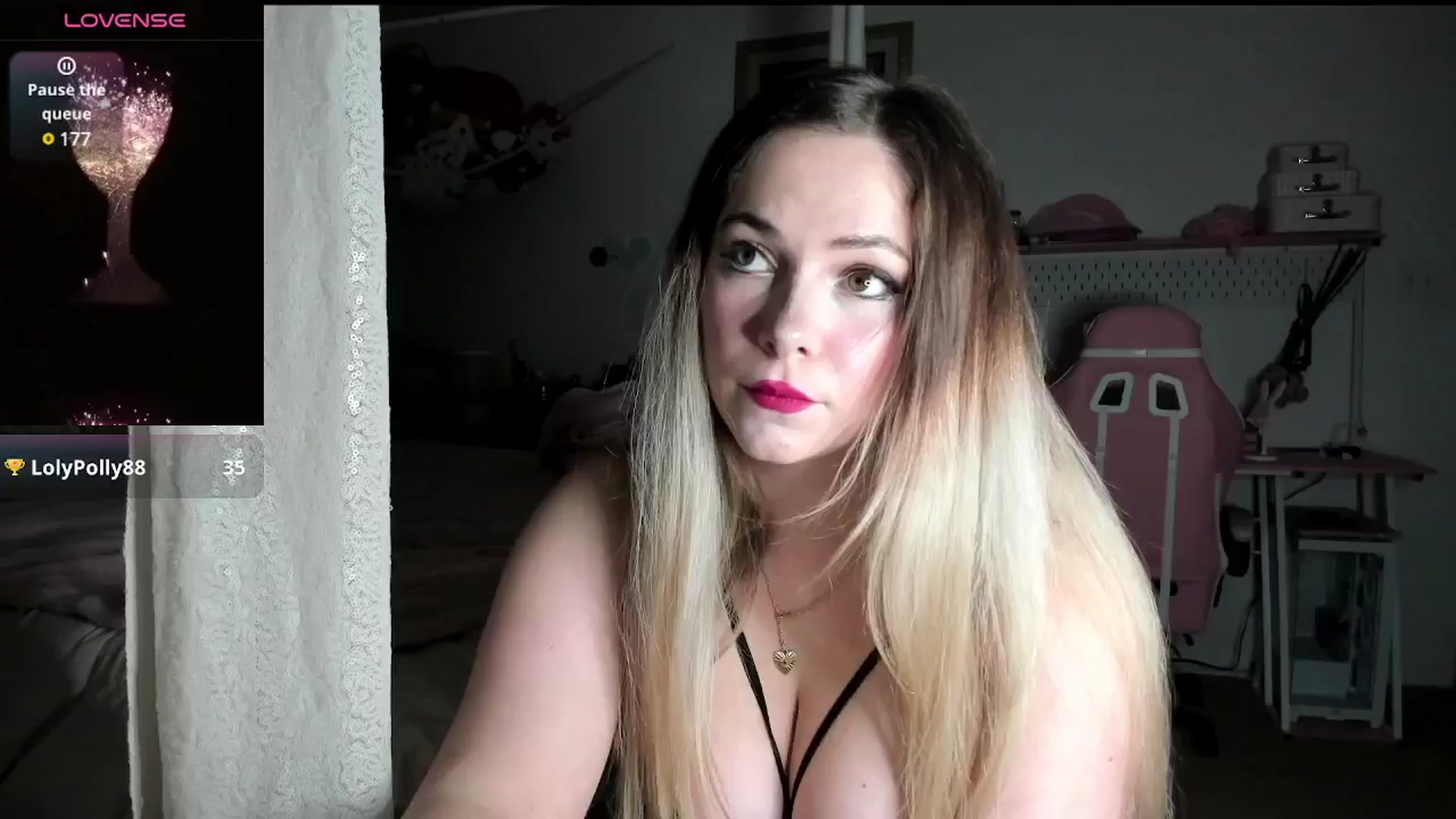 Gallery image thumbnail from lolypopbubble's myfreecams stream on, 06/19/2025, 19:07 image 6 of 20