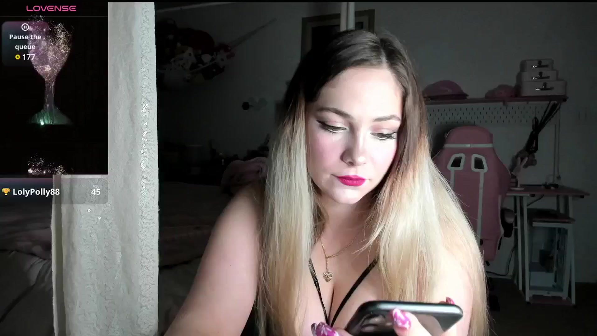 Gallery image thumbnail from lolypopbubble's myfreecams stream on, 06/19/2025, 19:07 image 11 of 20