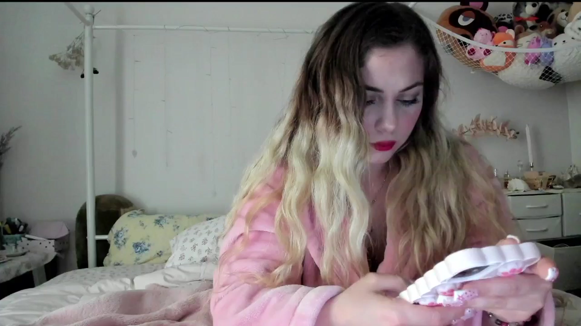 Gallery image thumbnail from lolypopbubble's myfreecams stream on, 06/30/2025, 17:20 image 5 of 20