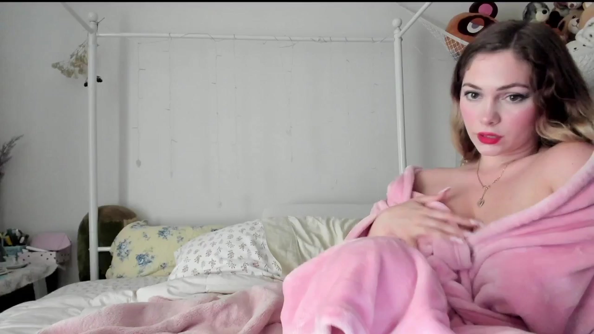 Gallery image thumbnail from lolypopbubble's myfreecams stream on, 06/30/2025, 17:20 image 9 of 20