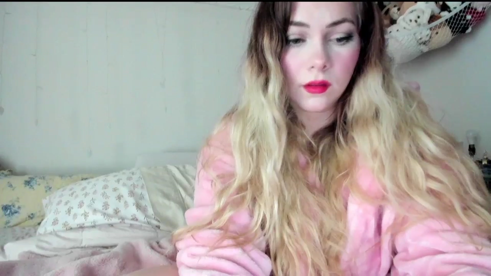 Gallery image thumbnail from lolypopbubble's myfreecams stream on, 06/30/2025, 17:20 image 16 of 20