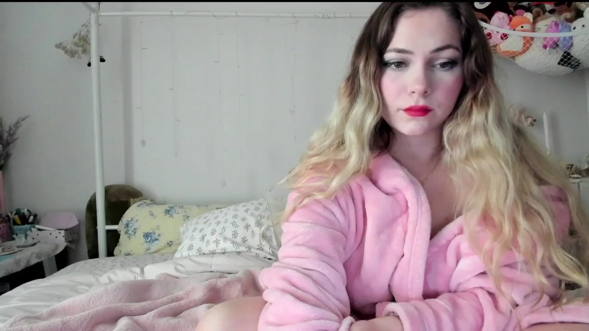 Gallery image thumbnail from lolypopbubble's myfreecams stream on, 06/30/2025, 17:20 image 11 of 20