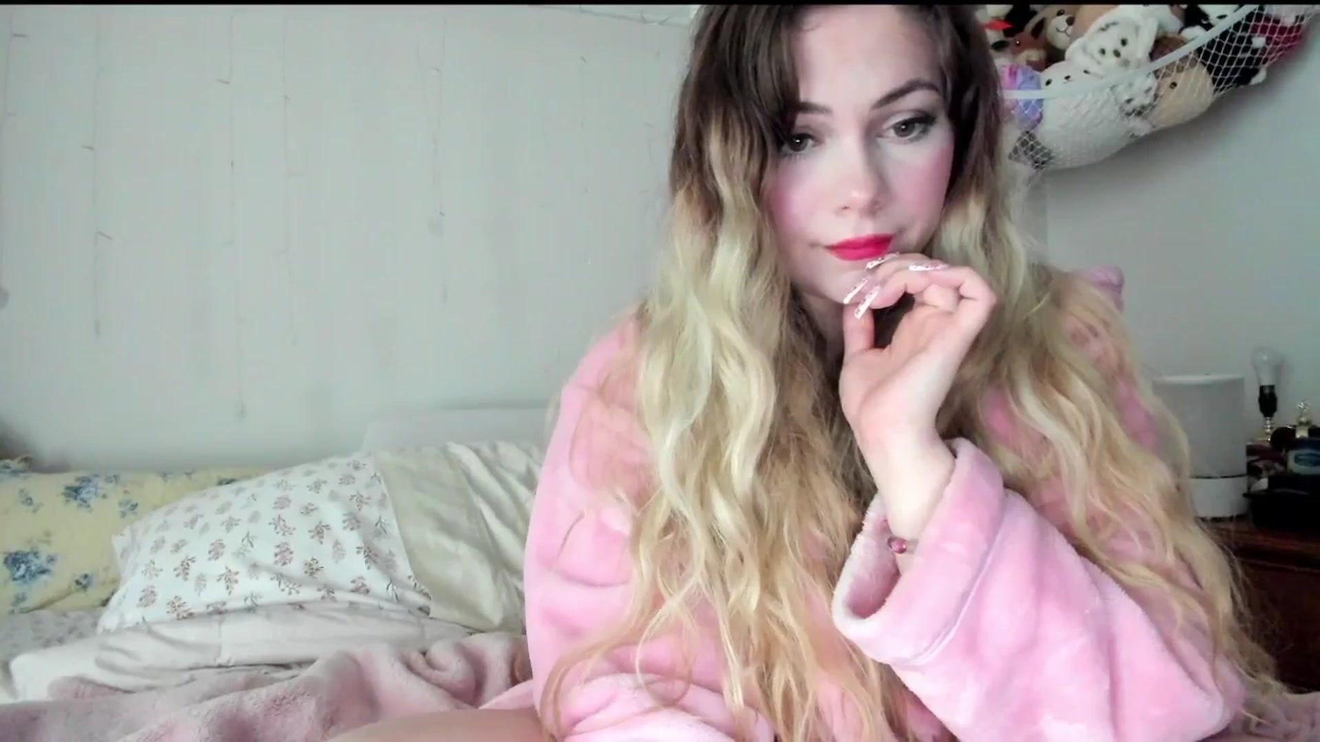Gallery image thumbnail from lolypopbubble's myfreecams stream on, 06/30/2025, 17:20 image 17 of 20