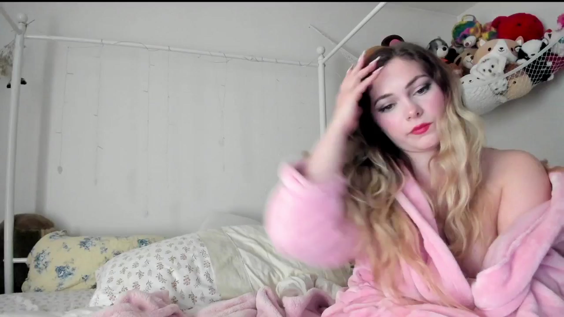Gallery image thumbnail from lolypopbubble's myfreecams stream on, 06/30/2025, 20:29 image 15 of 20