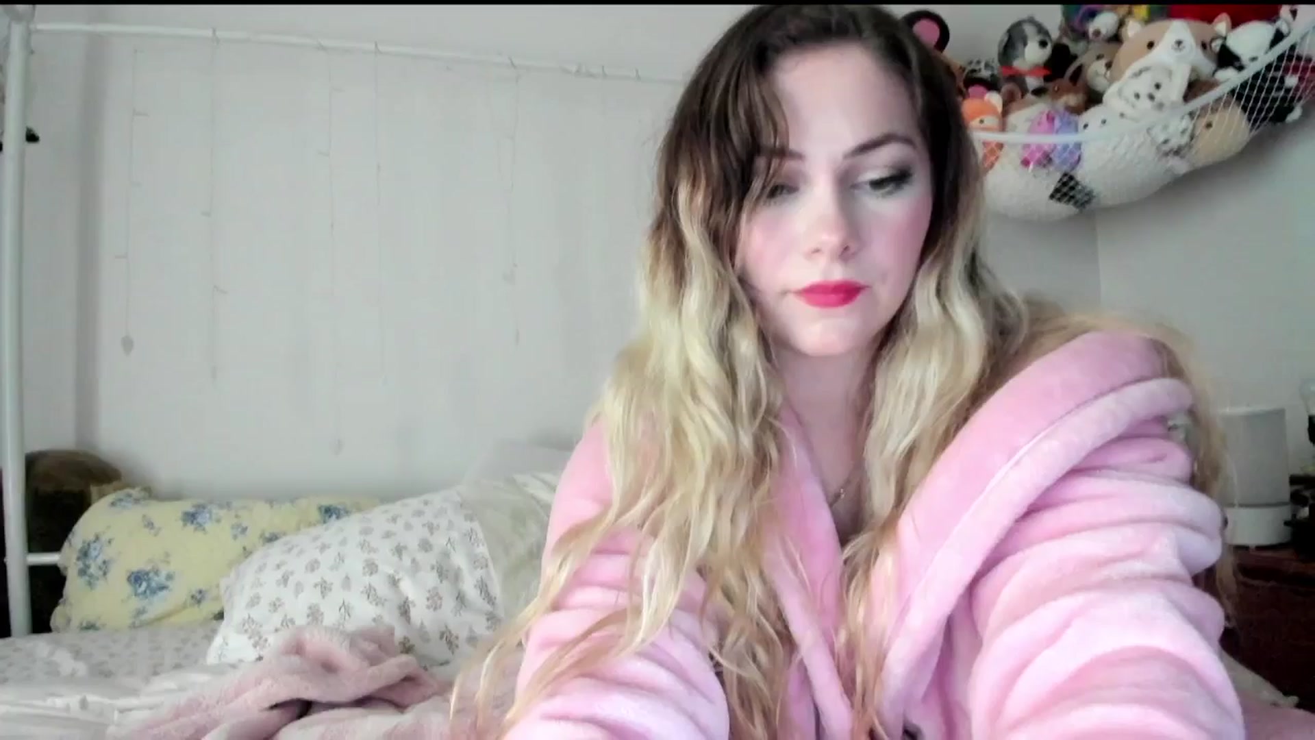 Gallery image thumbnail from lolypopbubble's myfreecams stream on, 06/30/2025, 20:29 image 12 of 20
