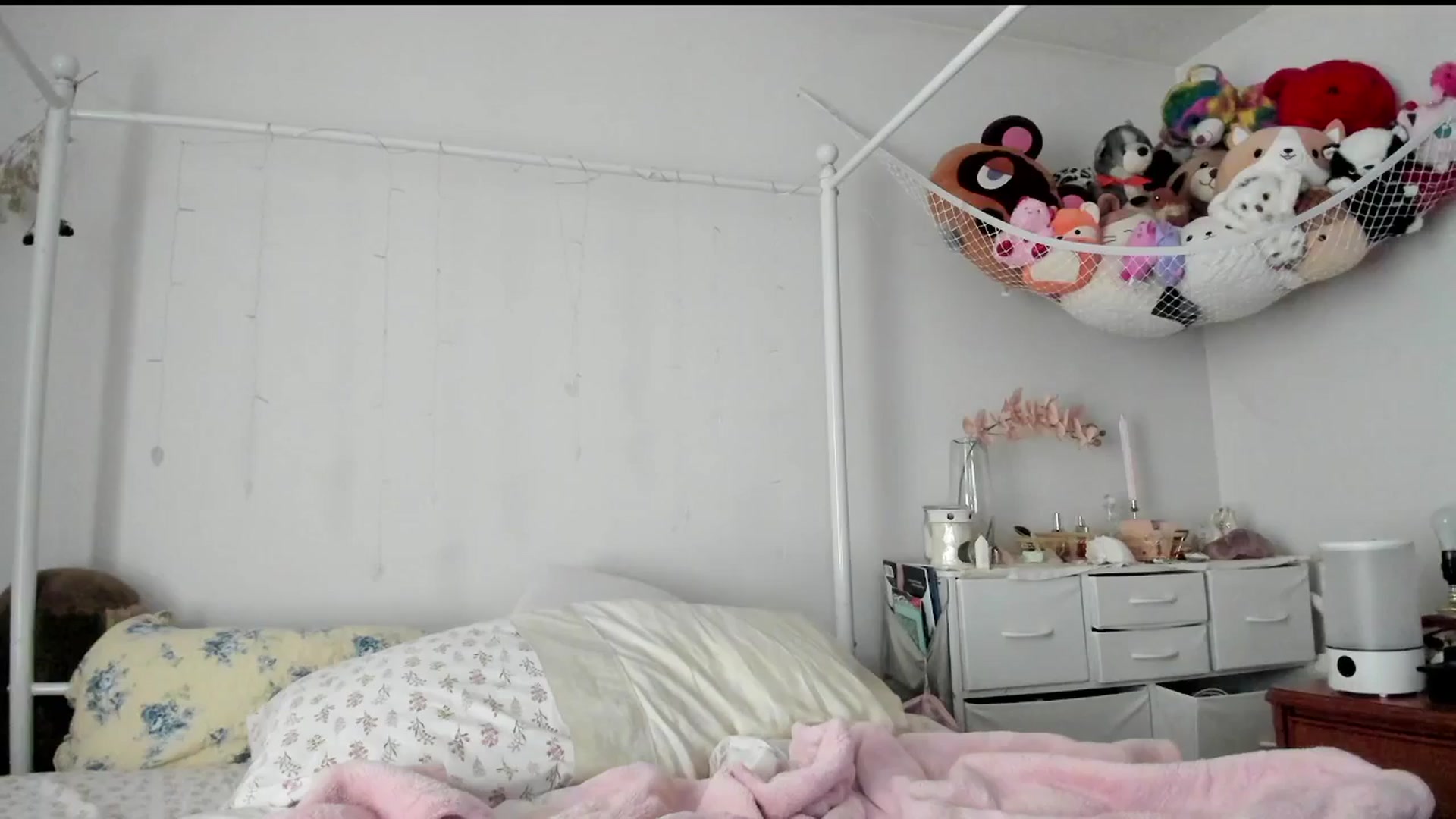 Gallery image thumbnail from lolypopbubble's myfreecams stream on, 06/30/2025, 20:29 image 1 of 20