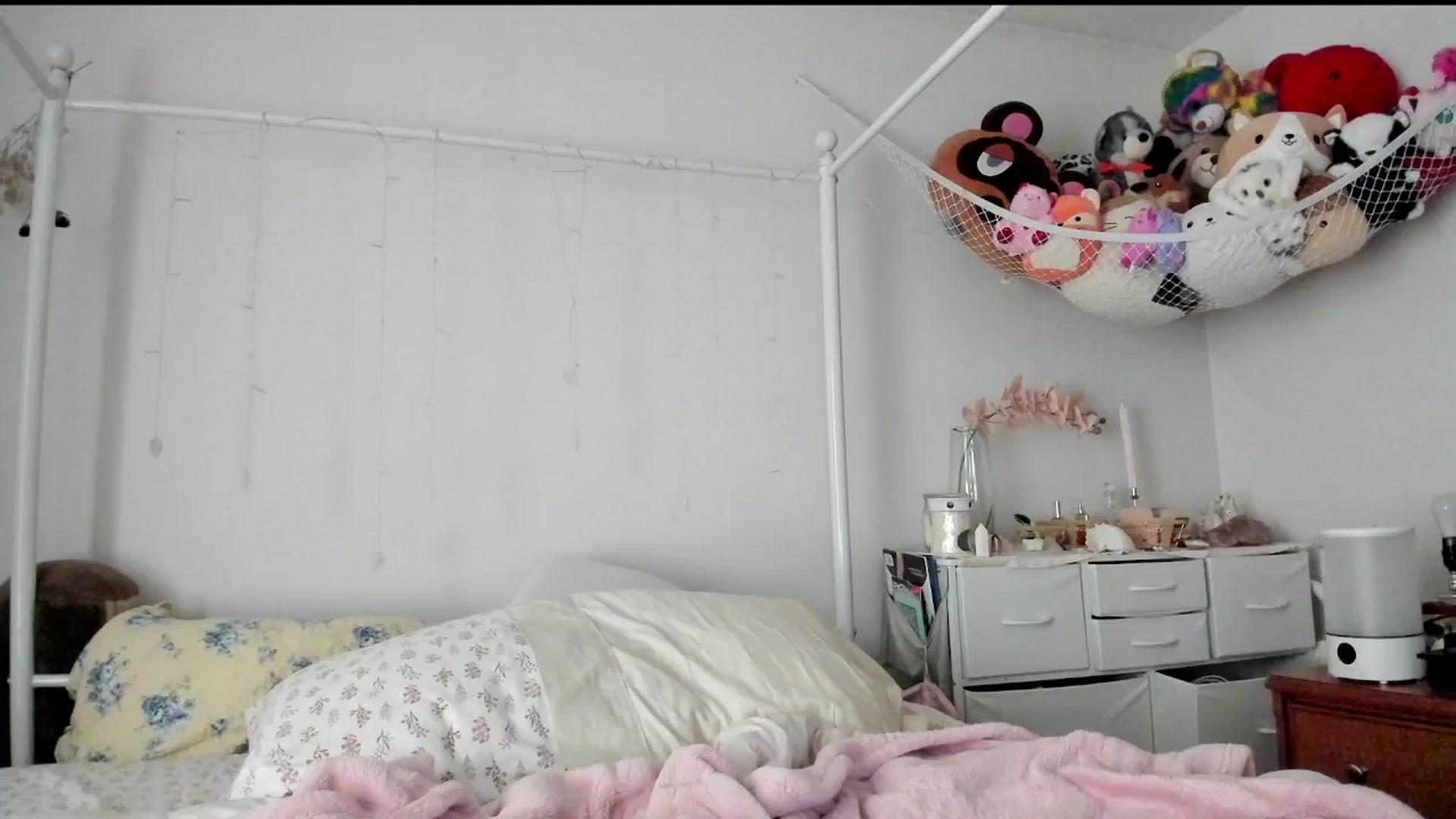 Gallery image thumbnail from lolypopbubble's myfreecams stream on, 06/30/2025, 20:29 image 18 of 20