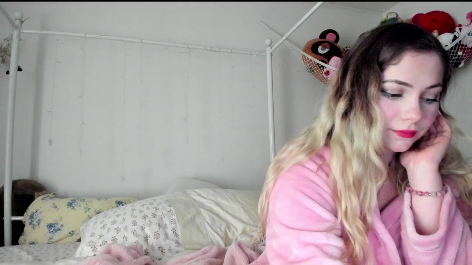 Gallery image thumbnail from lolypopbubble's myfreecams stream on, 06/30/2025, 20:29 image 4 of 20