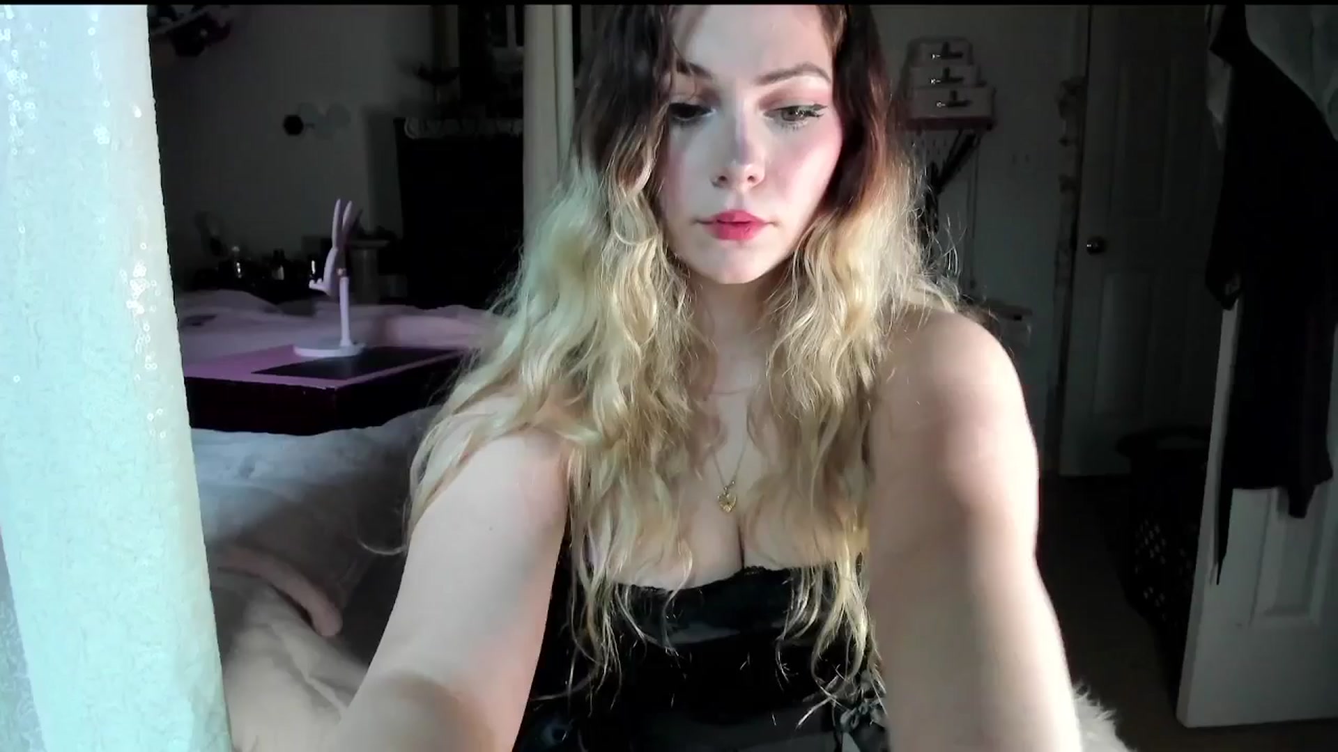 Gallery image thumbnail from lolypopbubble's myfreecams stream on, 07/01/2025, 20:02 image 3 of 20