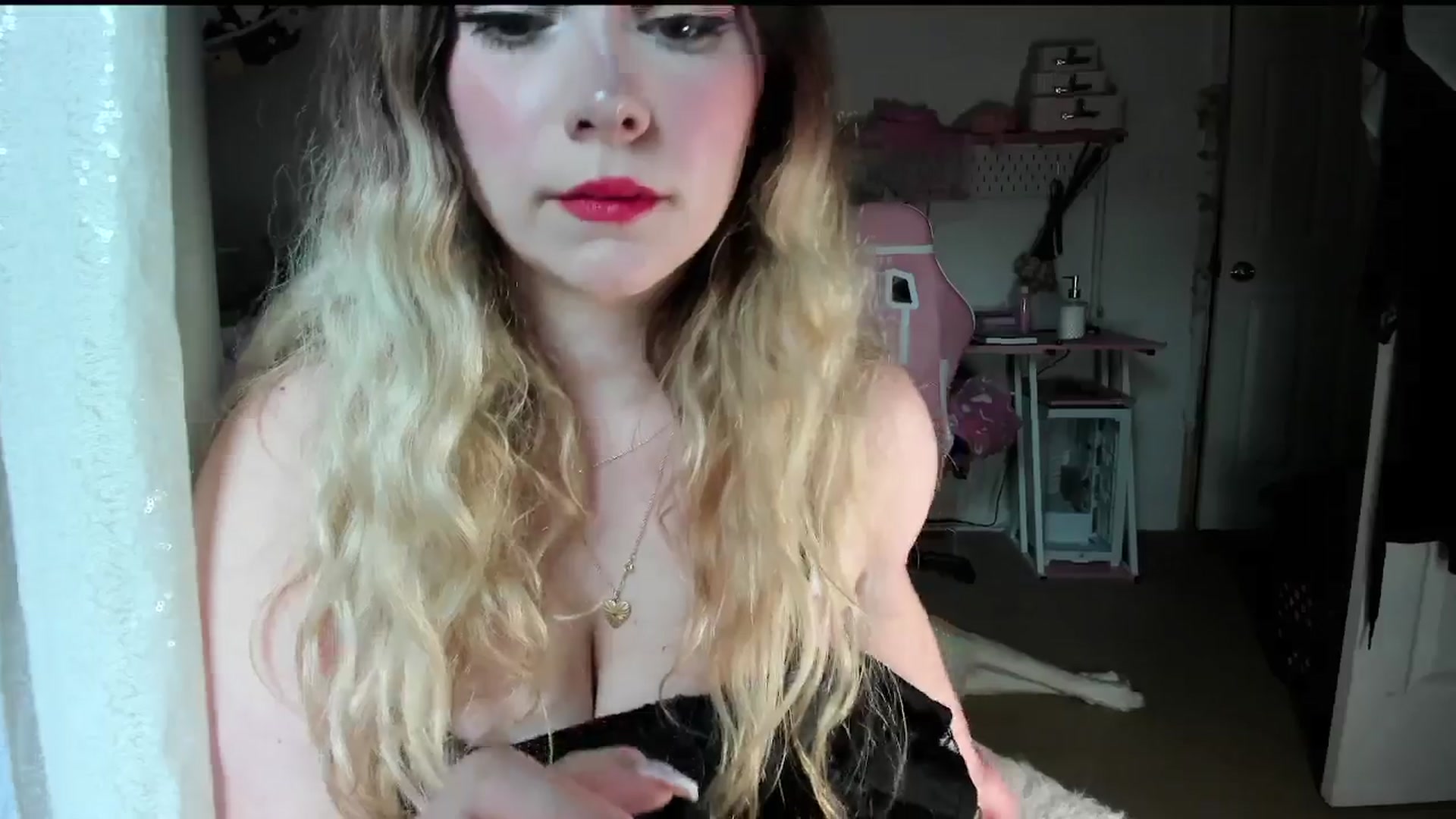 Gallery image thumbnail from lolypopbubble's myfreecams stream on, 07/01/2025, 20:02 image 13 of 20